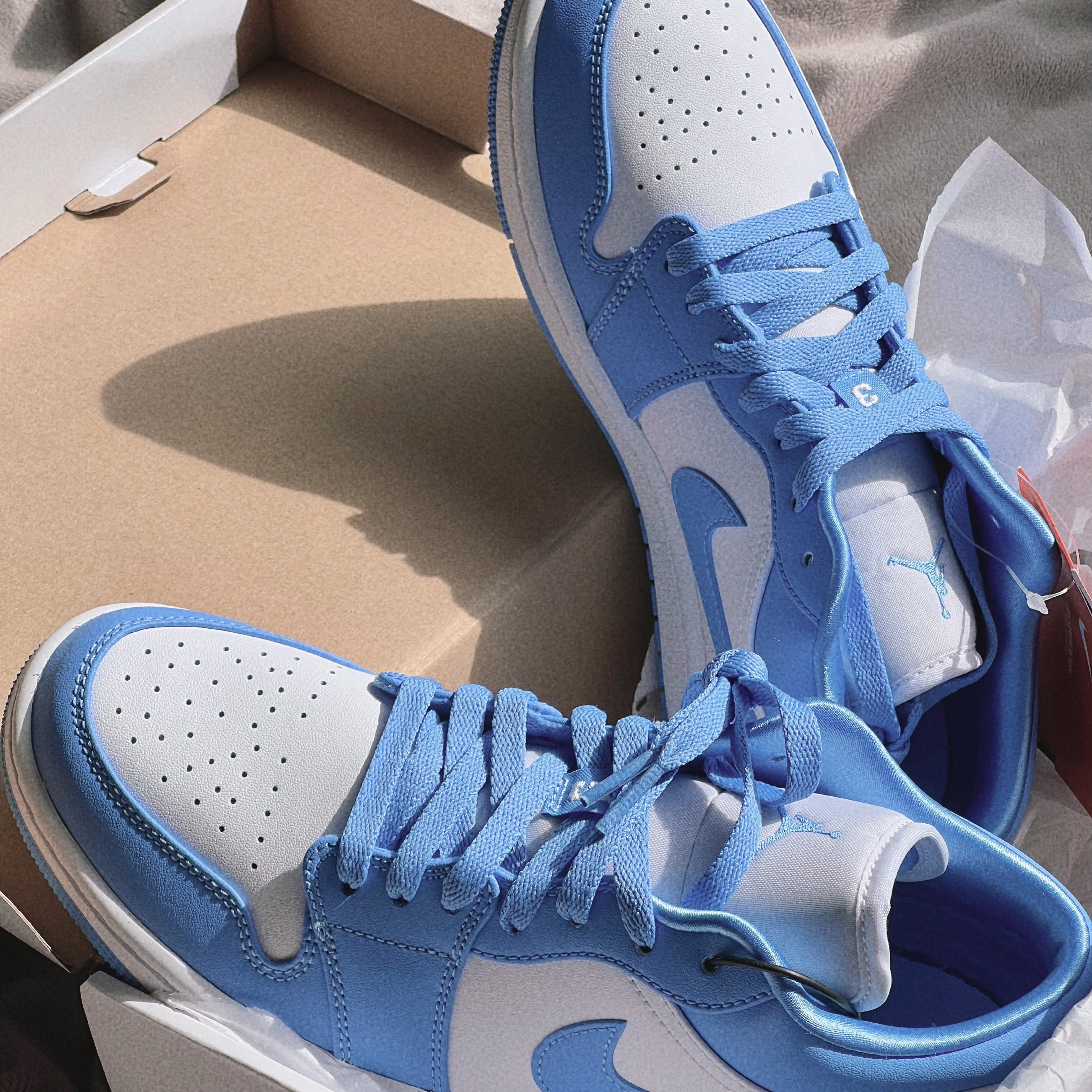 (W) Jordan 1 Low UNC University Blue 착용 스타일 - 1