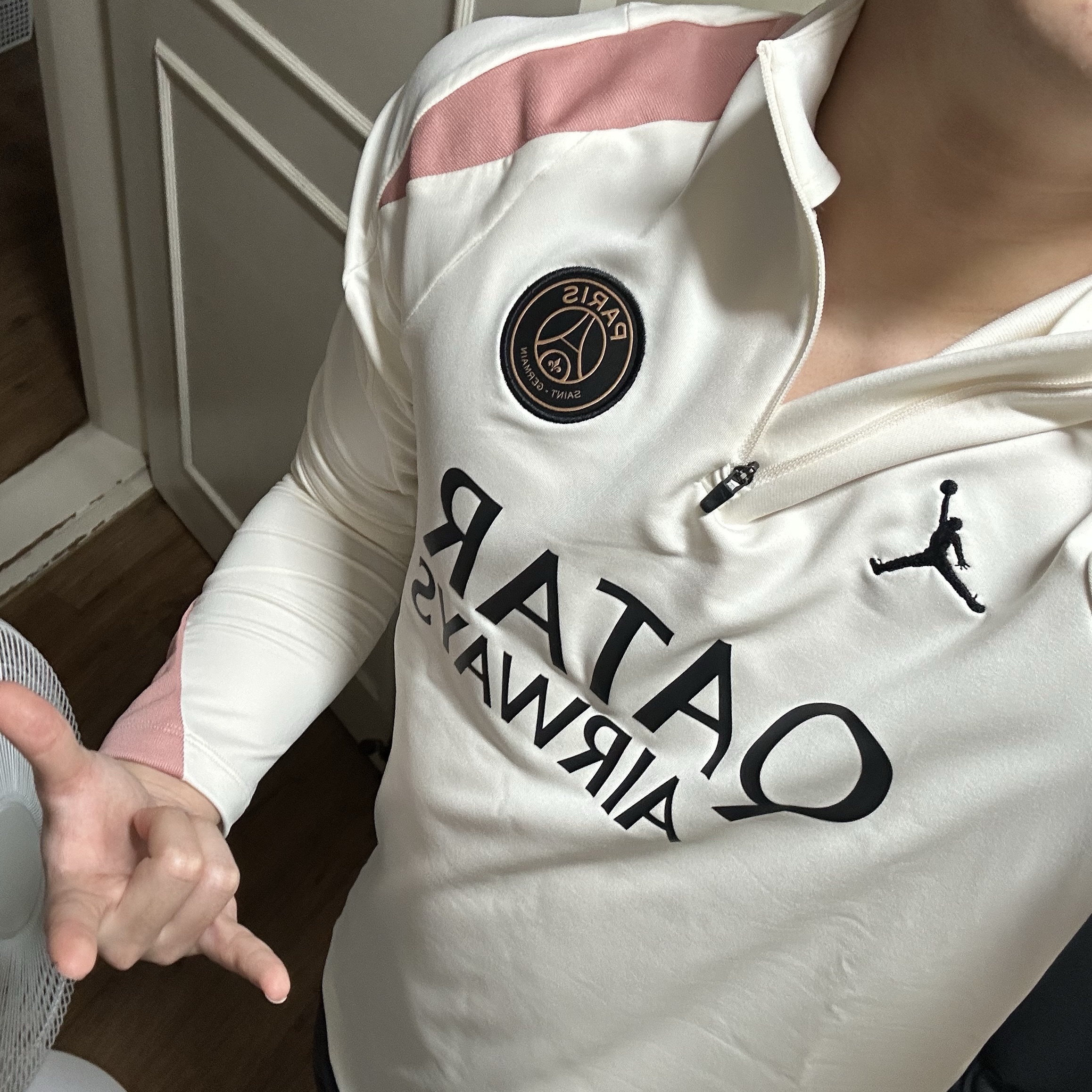 Jordan x Paris Saint-Germain Dri-Fit Strike Third Soccer Drill Top Pale Ivory Rust Pink (Non Marking Ver.) 착용 스타일