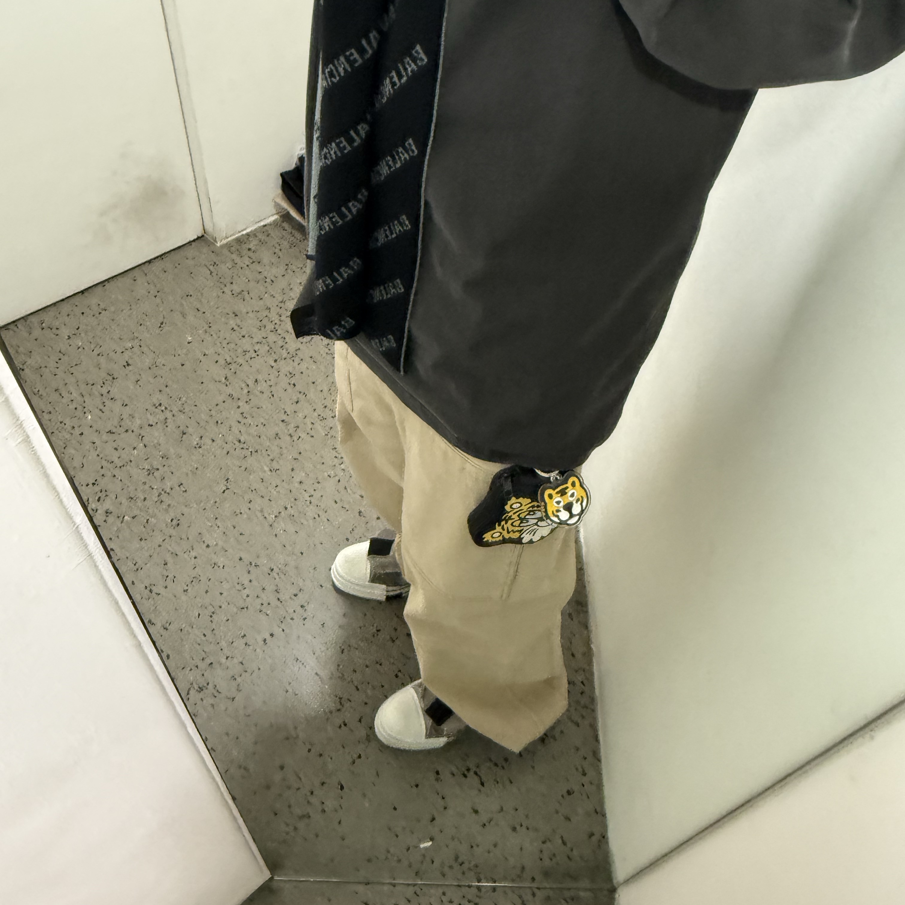 Converse x Drkshdw DBL Drkstar Overdye Chuck 70 Hi Concrete, Kenzo x Verdy Market Purse in Leather Black - 25SS 착용 스타일 - 2