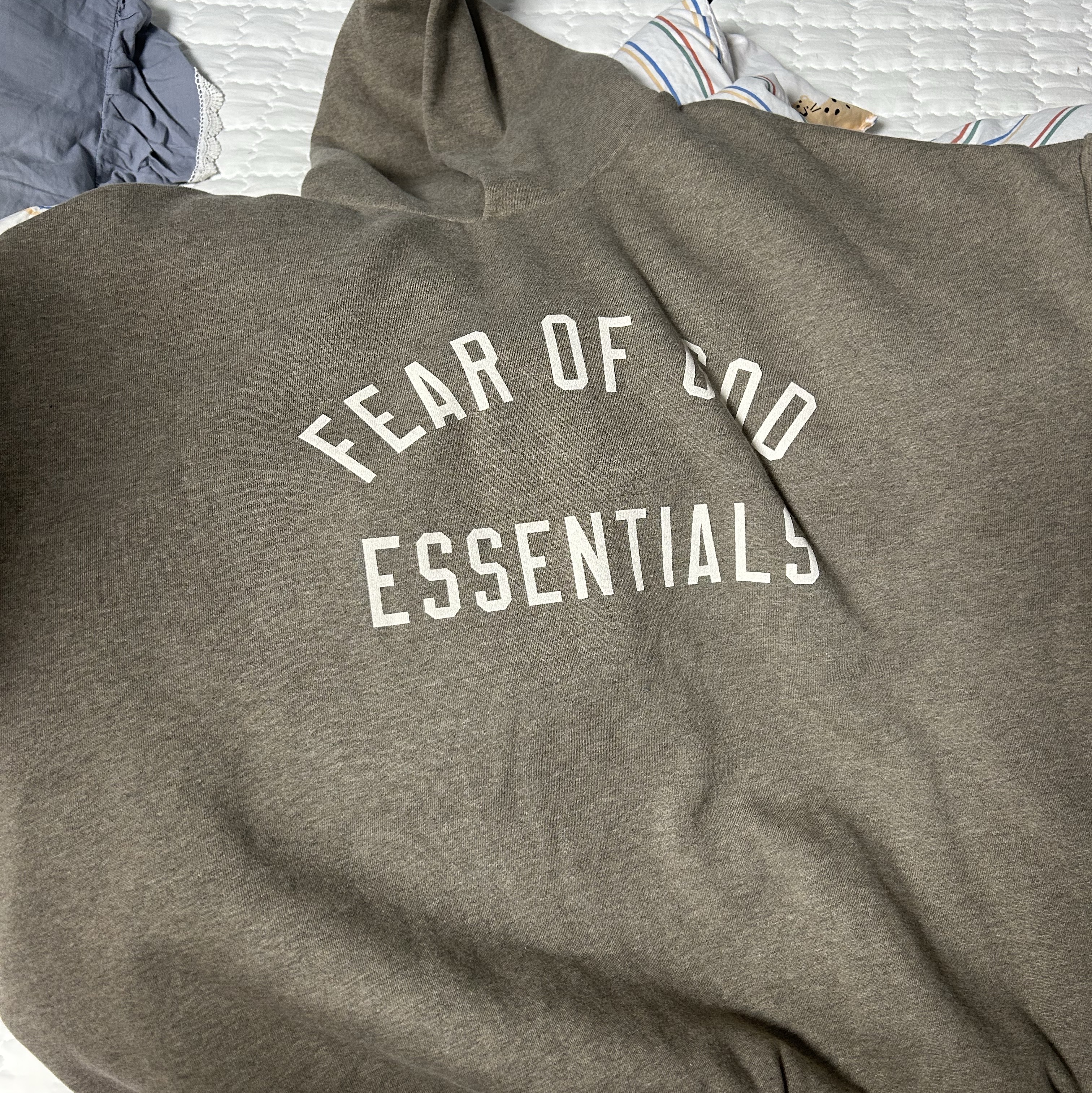 Essentials Fleece Hoodie Heather Grey - 24FW 착용 스타일