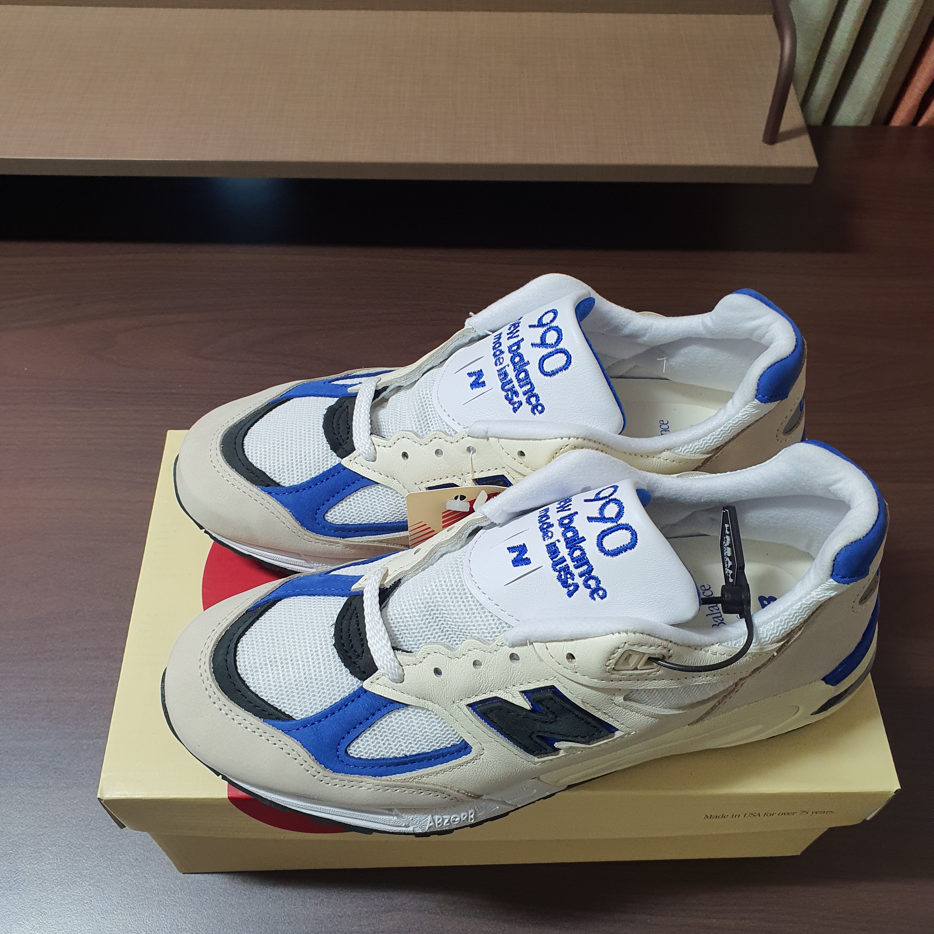 New Balance 990v2 Made in USA White Blue 착용 스타일 - 3