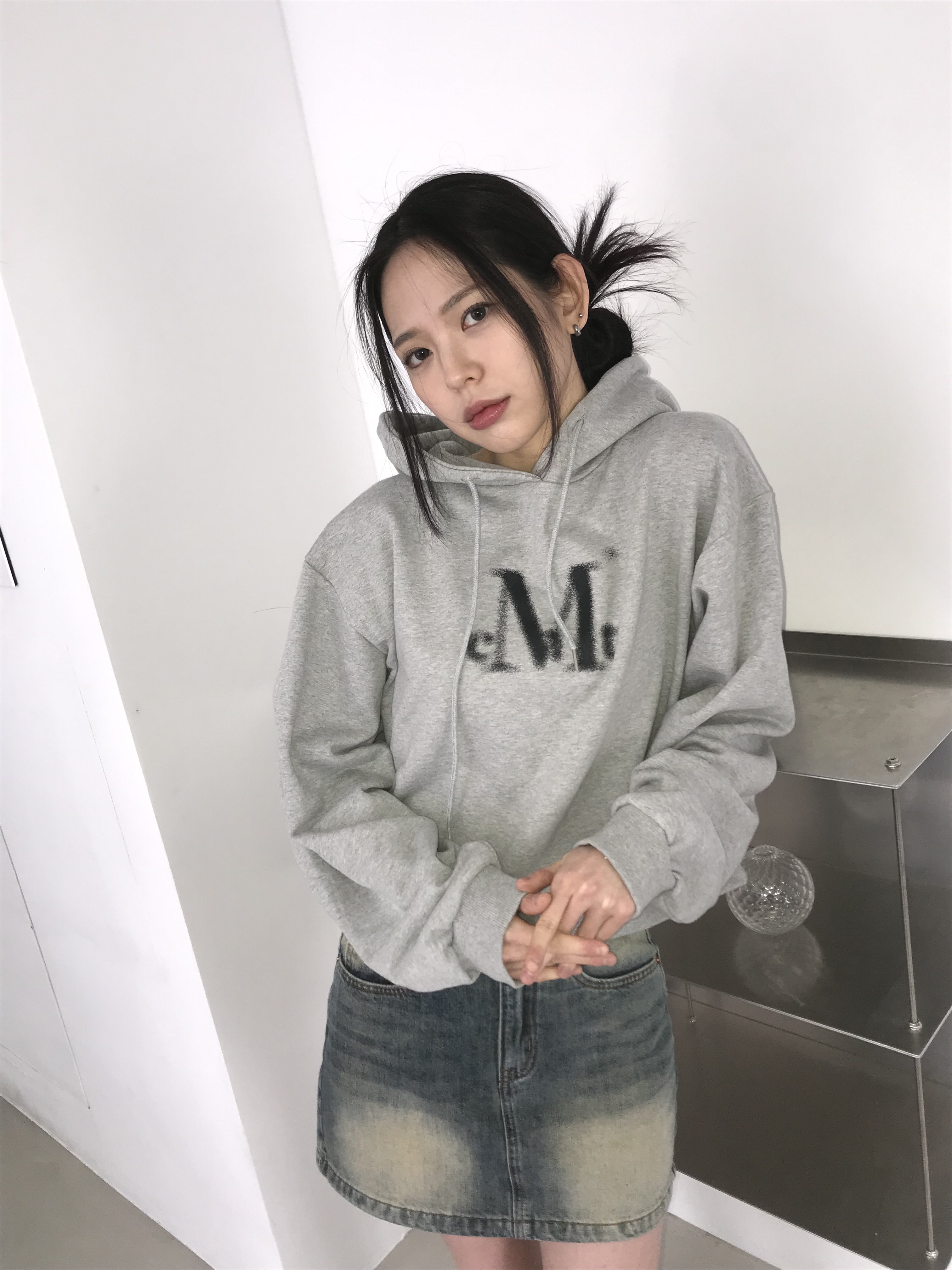 MUCENT Spray Logo Hood T Gray, MUCENT Adventure Camo Back Pack Khaki 착용 스타일 - 2