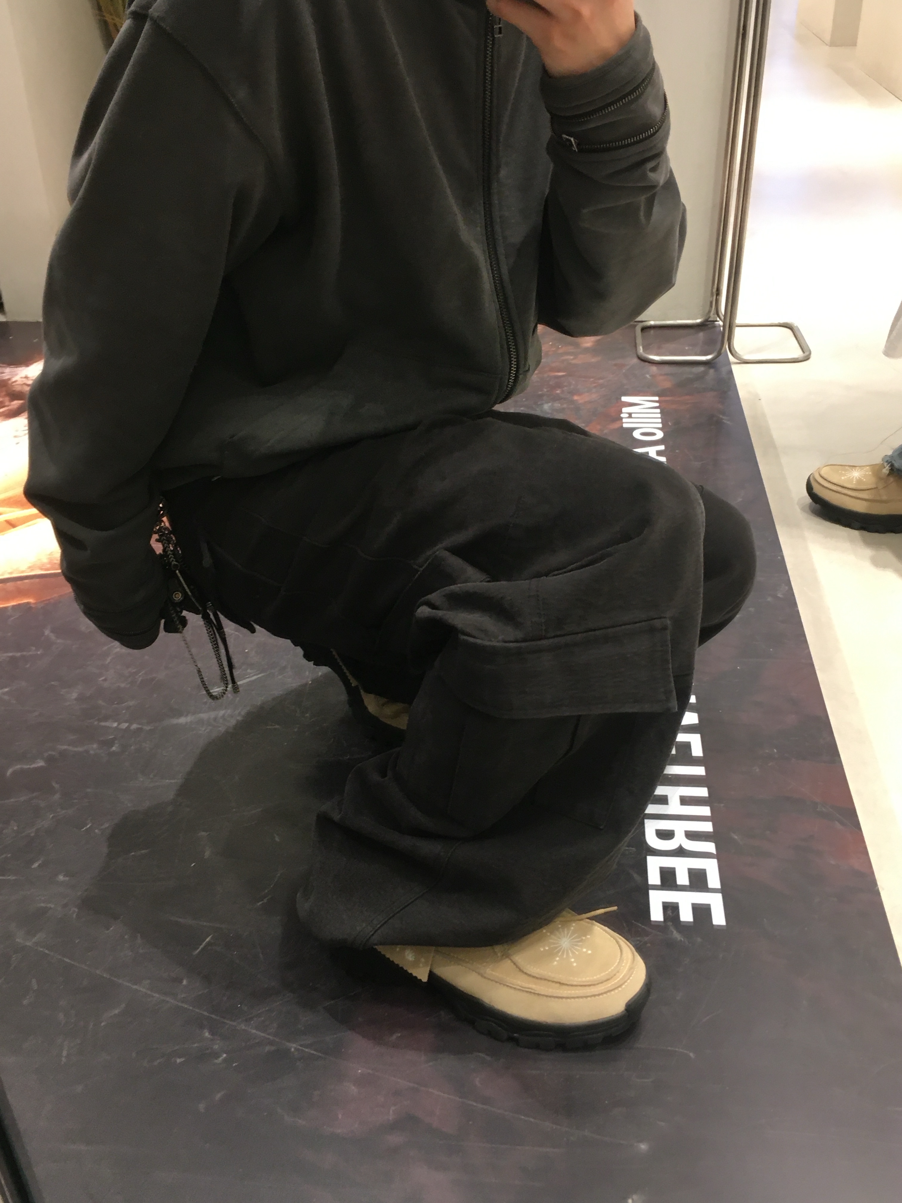 [KREAM 단독] Millo Archive X Negative Three Crescendo Desert Boots Beige, New Era 59Fifty MLB Authentic New York Yankees Game Navy 착용 스타일 - 2