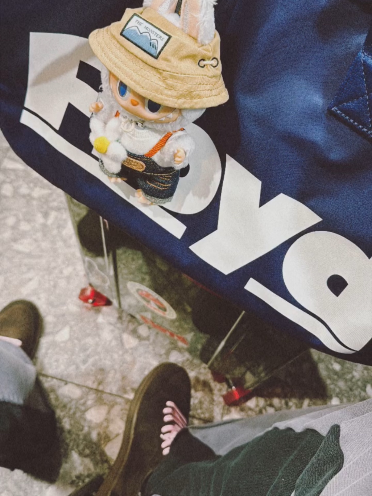 Jordan 1 x Travis Scott Retro Low OG SP Velvet Brown and Dark Mocha, Floyd Weekender Shark Blue 착용 스타일