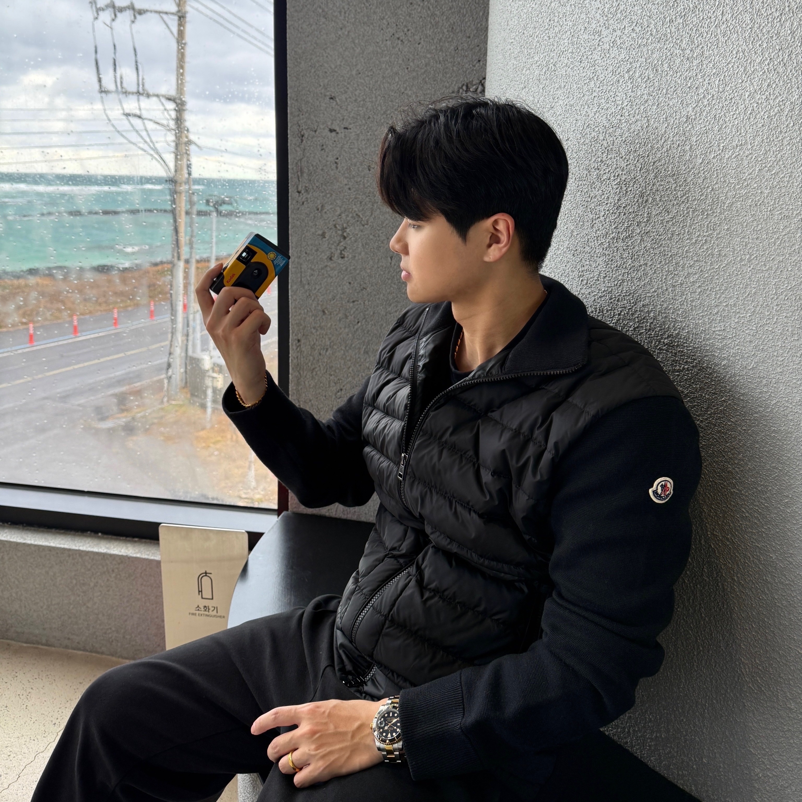 Rolex Submariner Date 41mm 126613LN Black Oyster, Moncler Padded Wool Cardigan Black - 24FW 착용 스타일