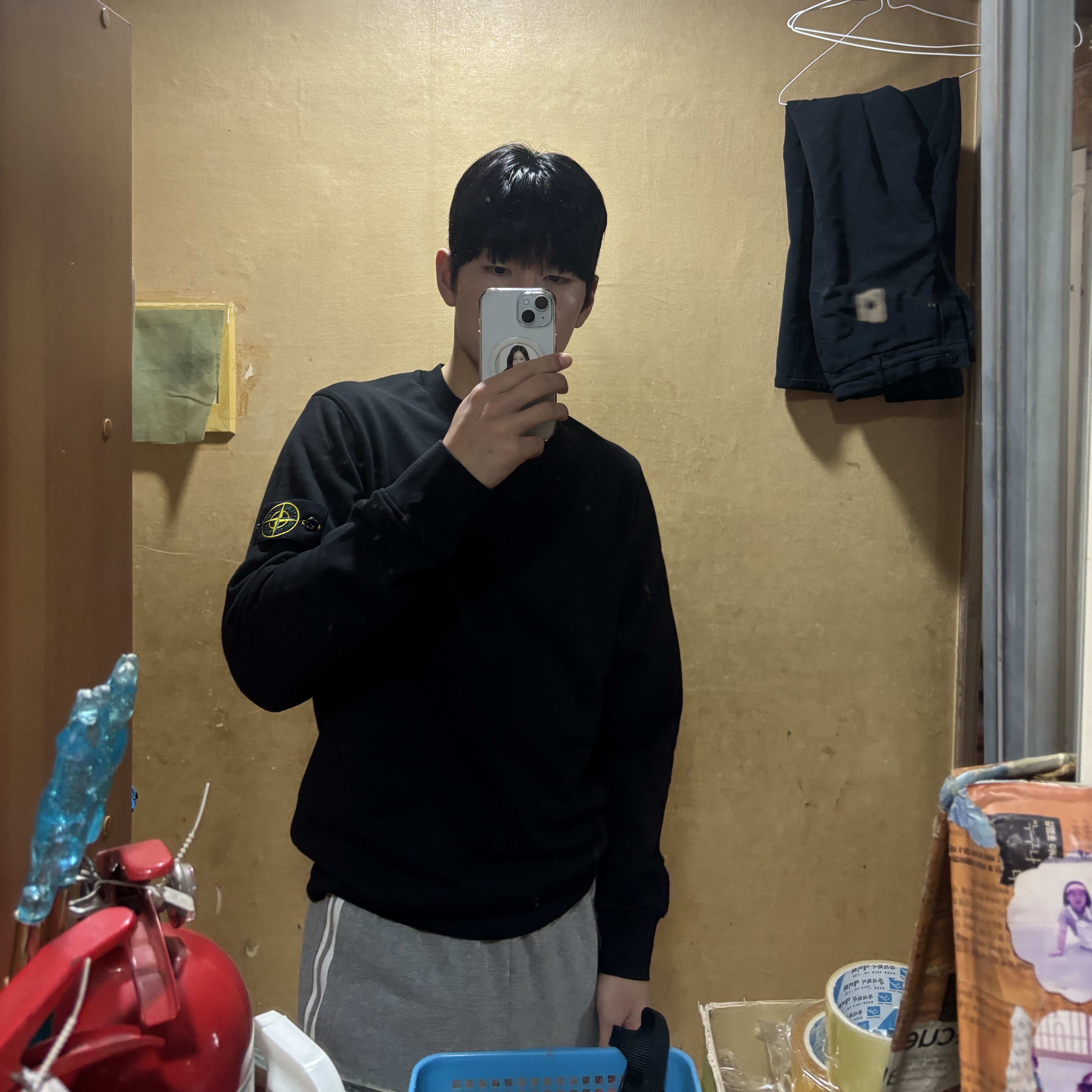 Stone Island 6100044 Organic Cotton Fleece Crewneck Sweatshirt with Ribbed Details Black - 25SS 착용 스타일 - 1