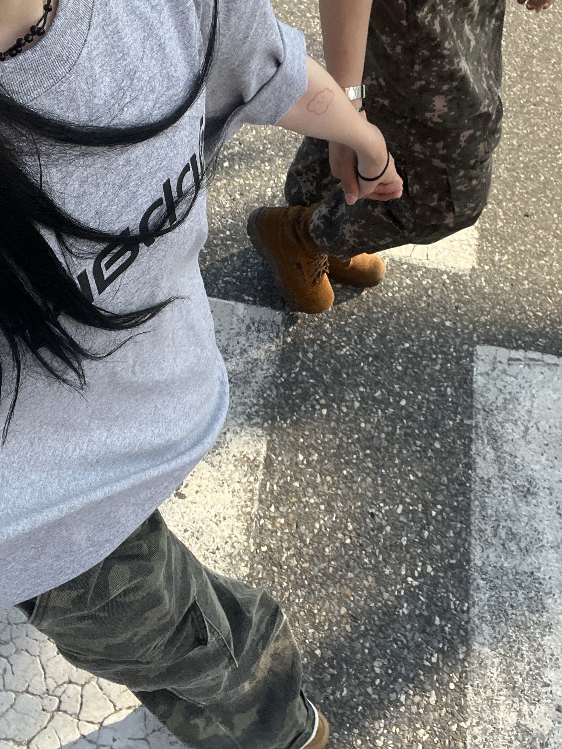 Carhartt Loose Fit Heavyweight Regular Short Sleeve Logo Graphic T-Shirt Heather Grey, (GS) Nike Air Force 1 LV8 3 Wheat 착용 스타일 - 1