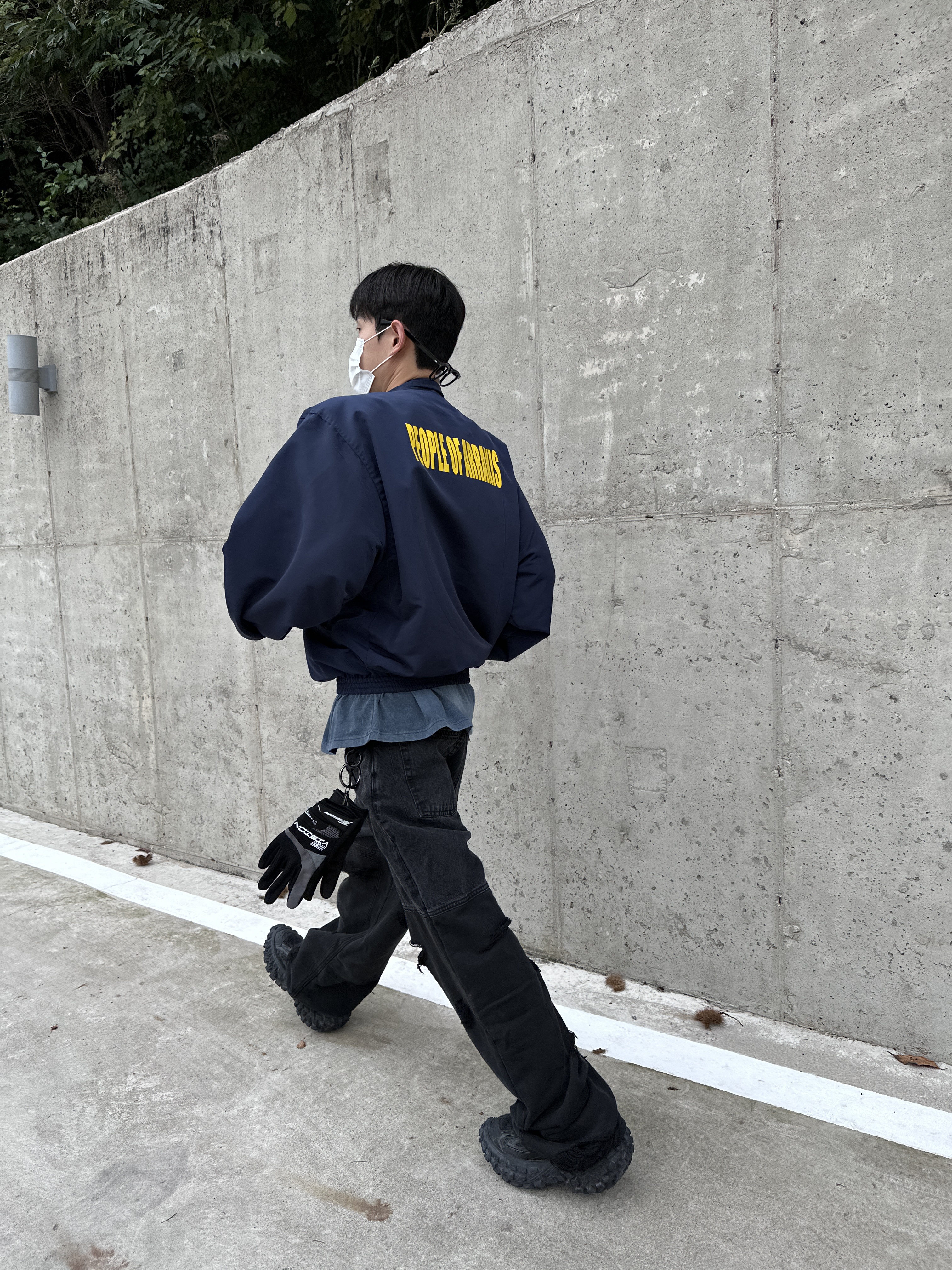 Undermycar Maigan Padded Shoulder Zip-Up Blouson India Ink - 23FW, Undermycar Dival Real Divided Damage Washed Pants Inkwell - 23FW 착용 스타일 - 3