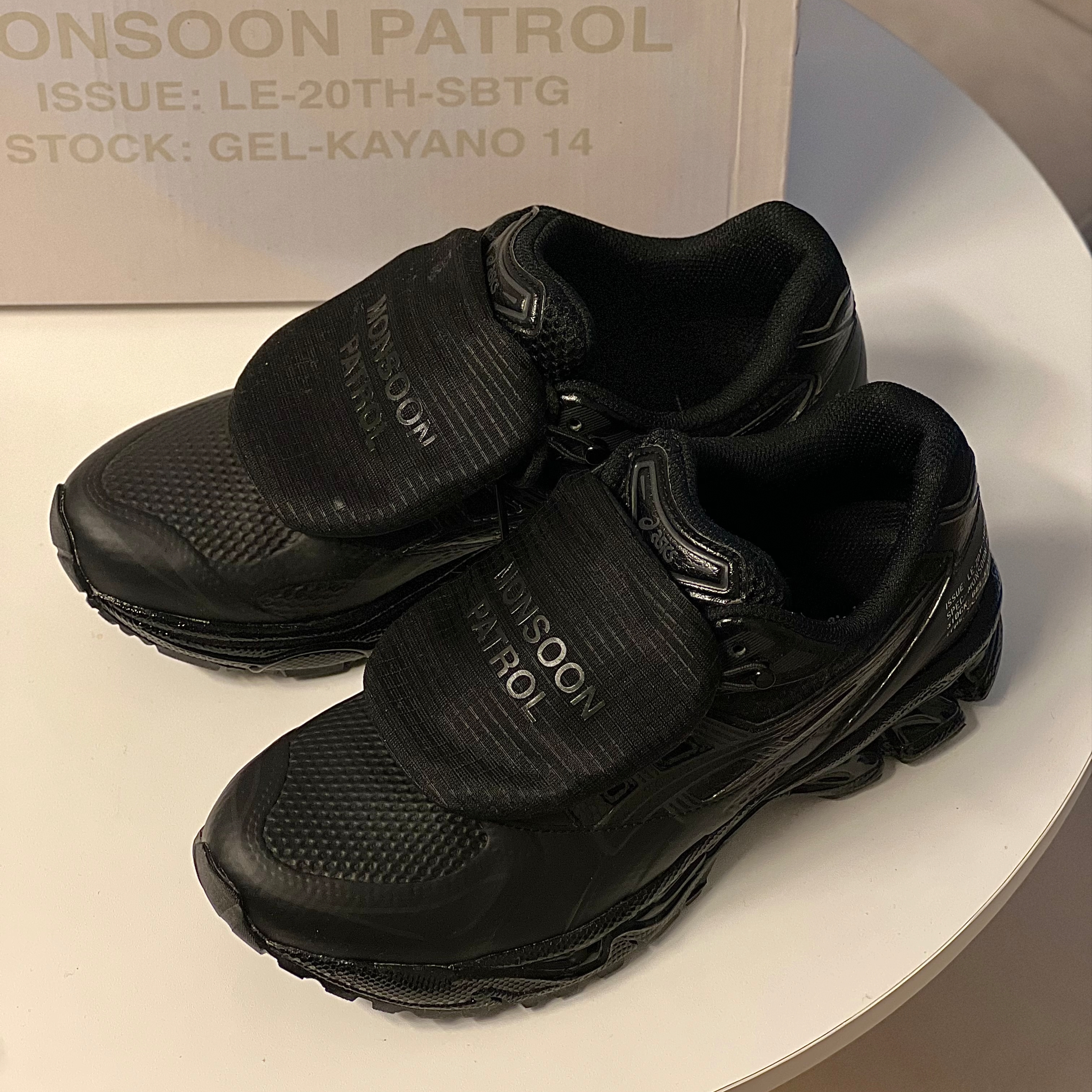 Asics x Limited Edt x SBTG Gel-Kayano 14 Monsoon Patrol Black 착용 스타일 - 1