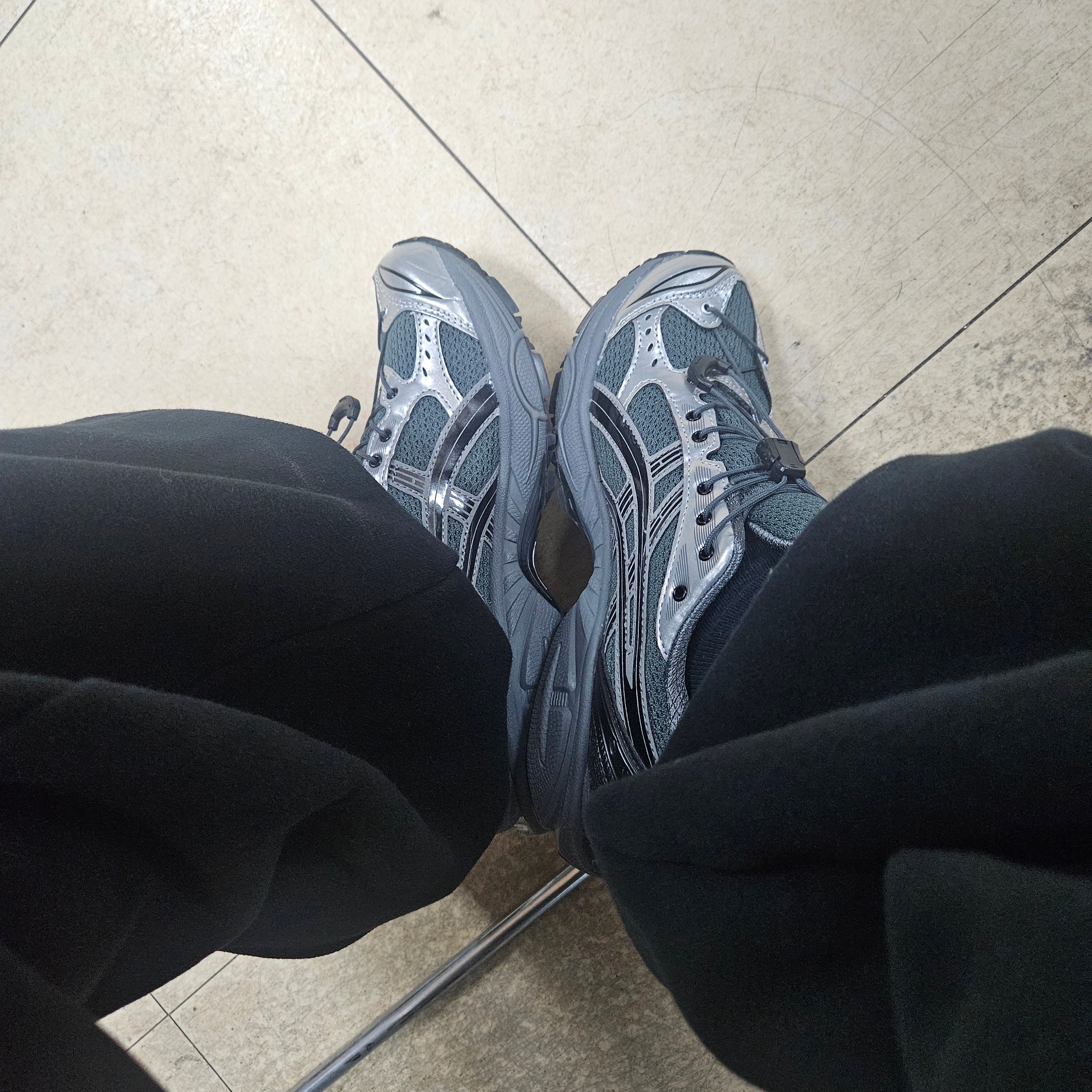 Asics x Unaffected Gel-Kayano 14 Silver Moon 착용 스타일