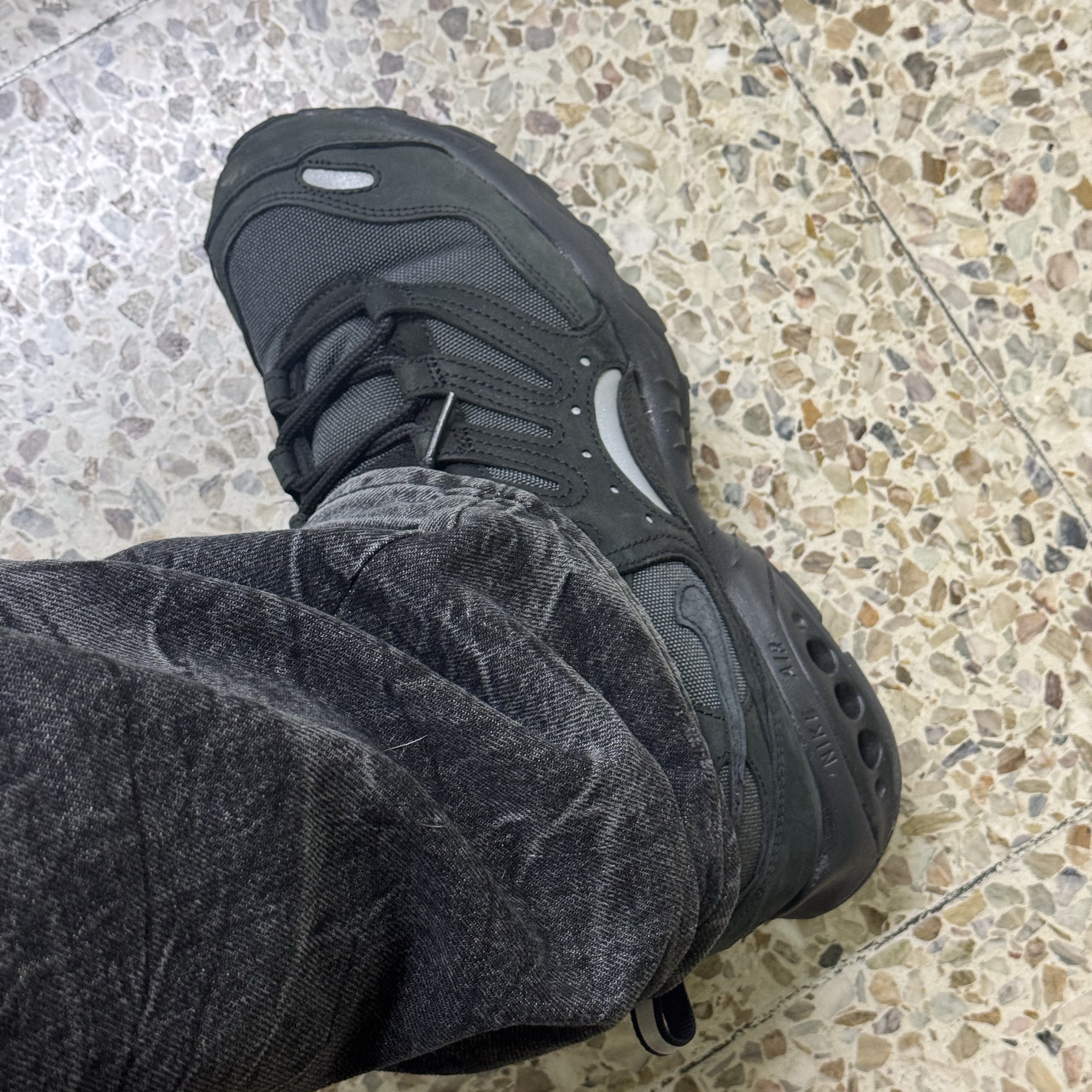 Nike Air Terra Humara SP Black and Anthracite 착용 스타일