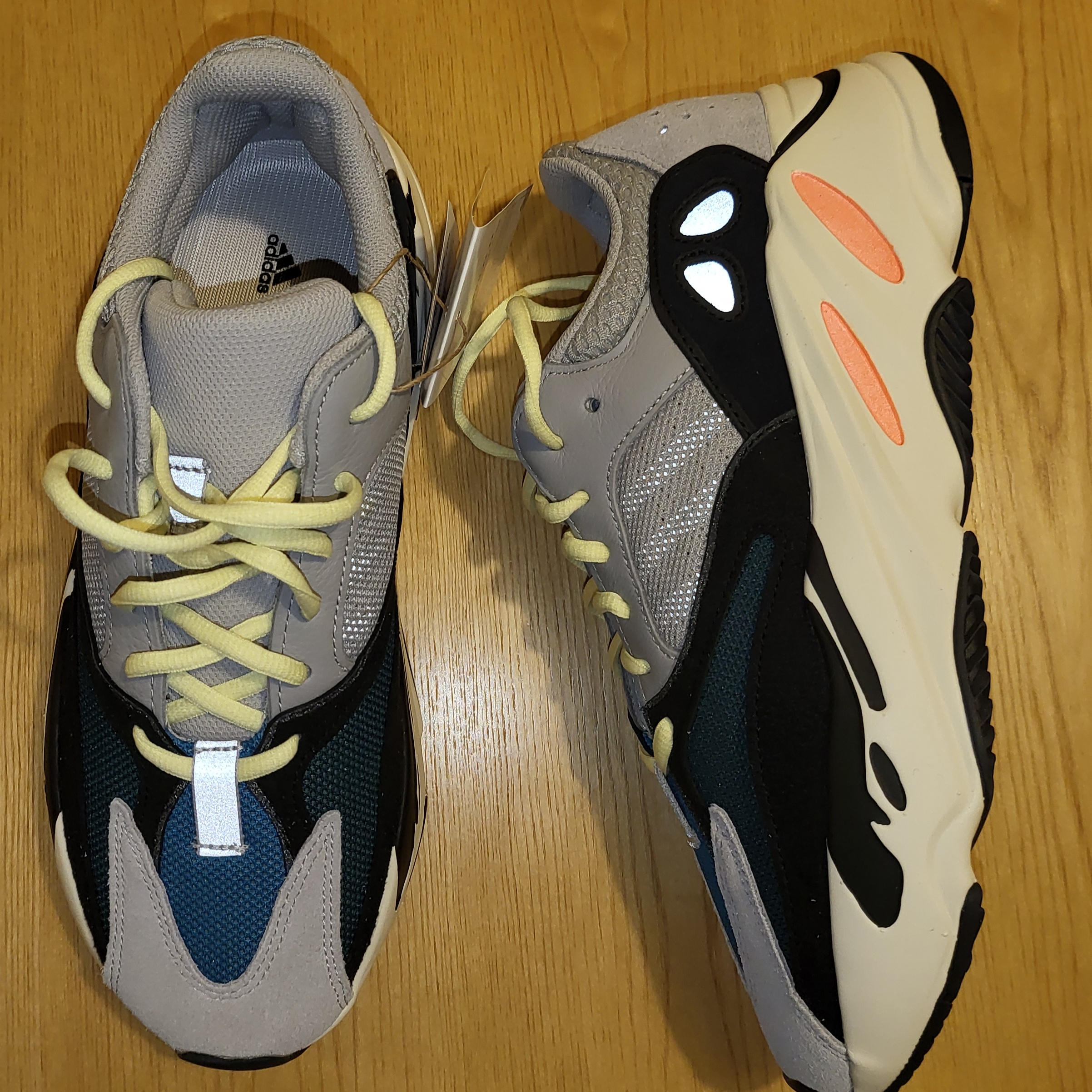 Adidas Yeezy Boost 700 Wave Runner Solid Grey 2021/2022 착용 스타일 - 2
