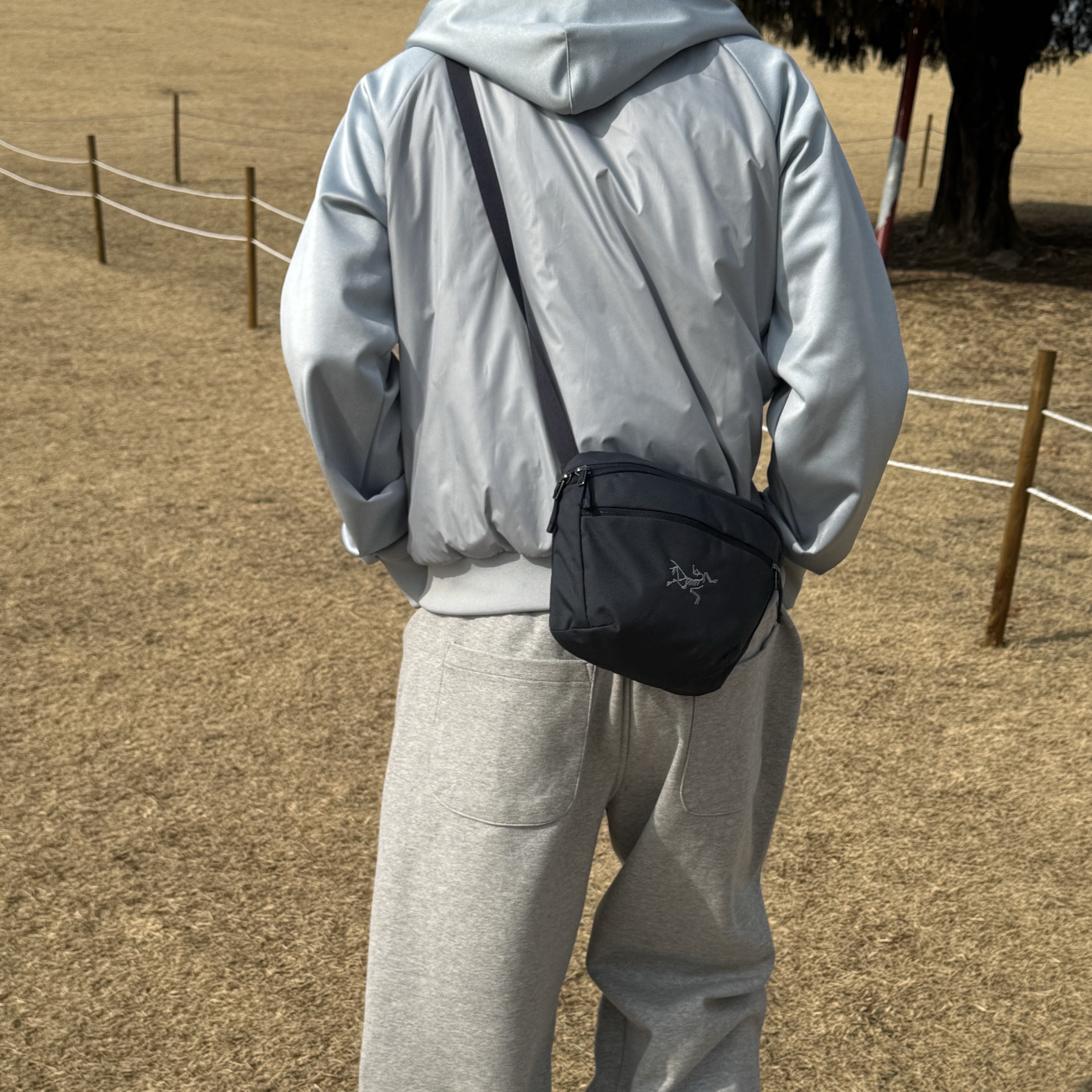 Arc'teryx Mantis 2 Waistpack Black Sapphire 착용 스타일 - 3