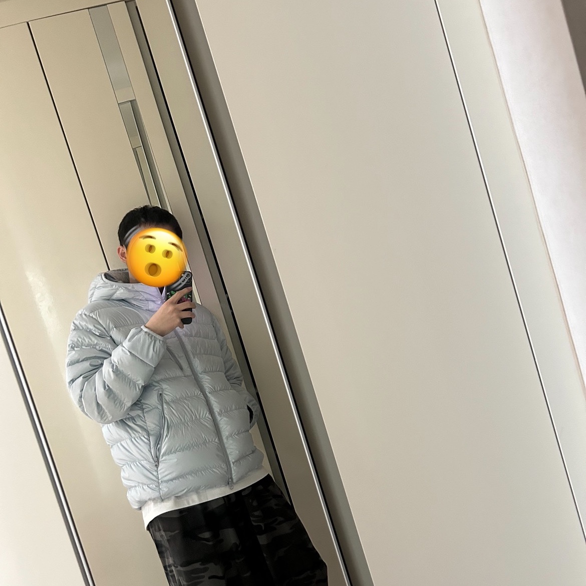 무신사 스탠다드 시티 레저 후드 라이트 다운 자켓 클라우디 블루 착용 스타일