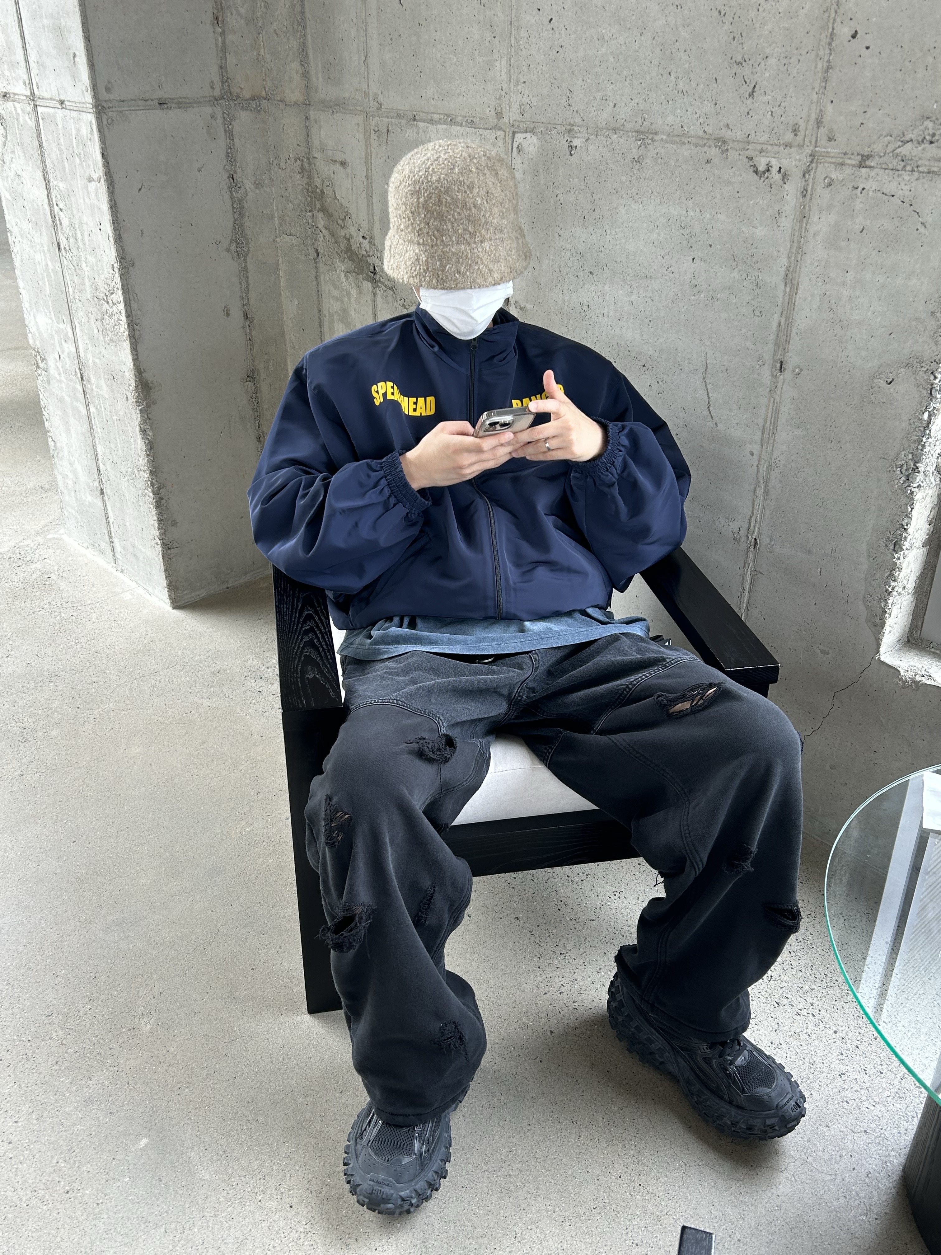 Undermycar Maigan Padded Shoulder Zip-Up Blouson India Ink - 23FW, Undermycar Dival Real Divided Damage Washed Pants Inkwell - 23FW 착용 스타일 - 4