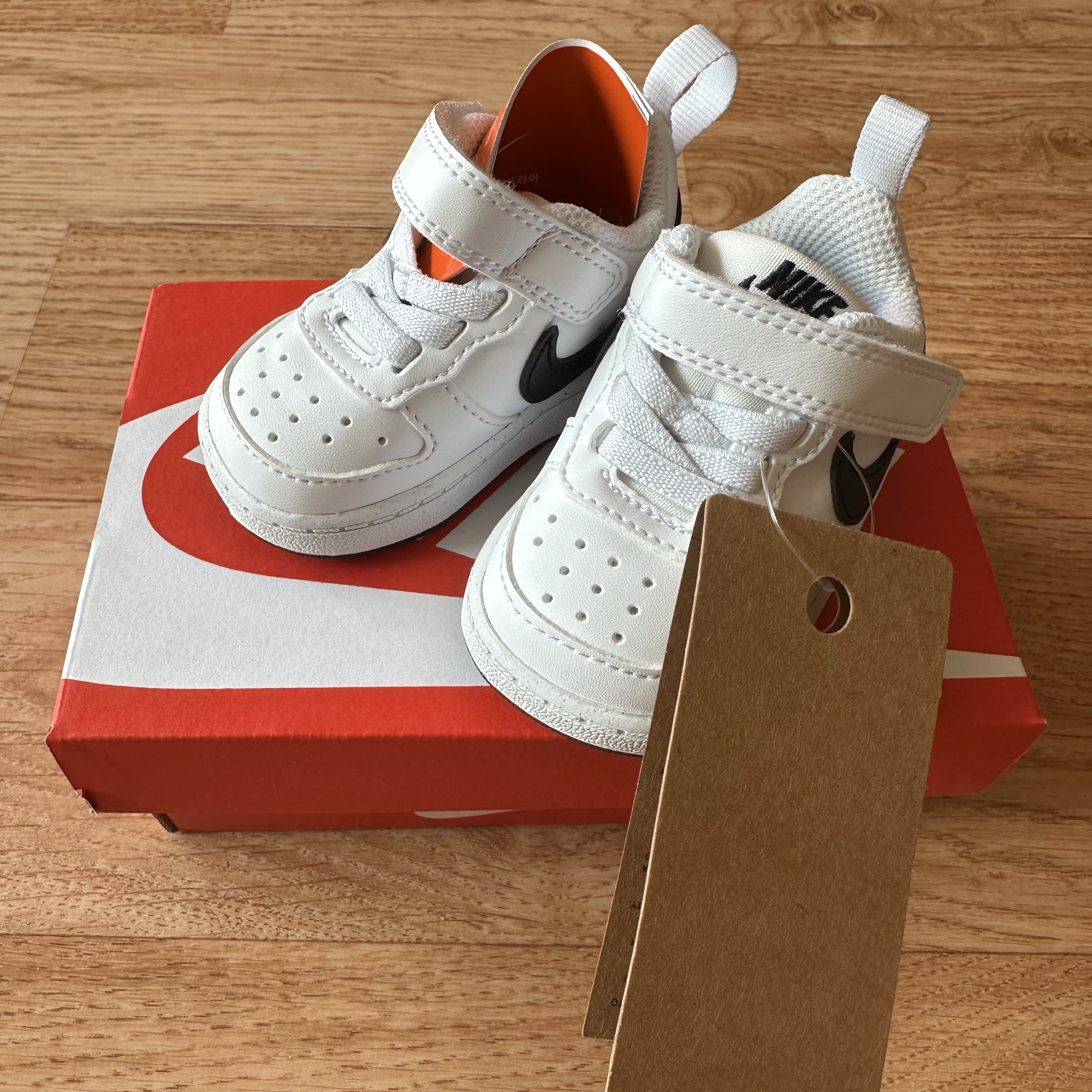 (TD) Nike Court Borough Low Recraft White Black 착용 스타일