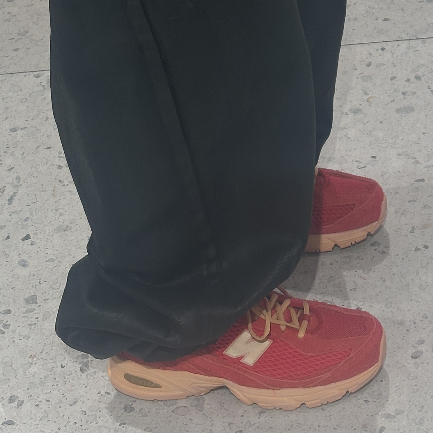 New Balance 509 Deep Red 착용 스타일