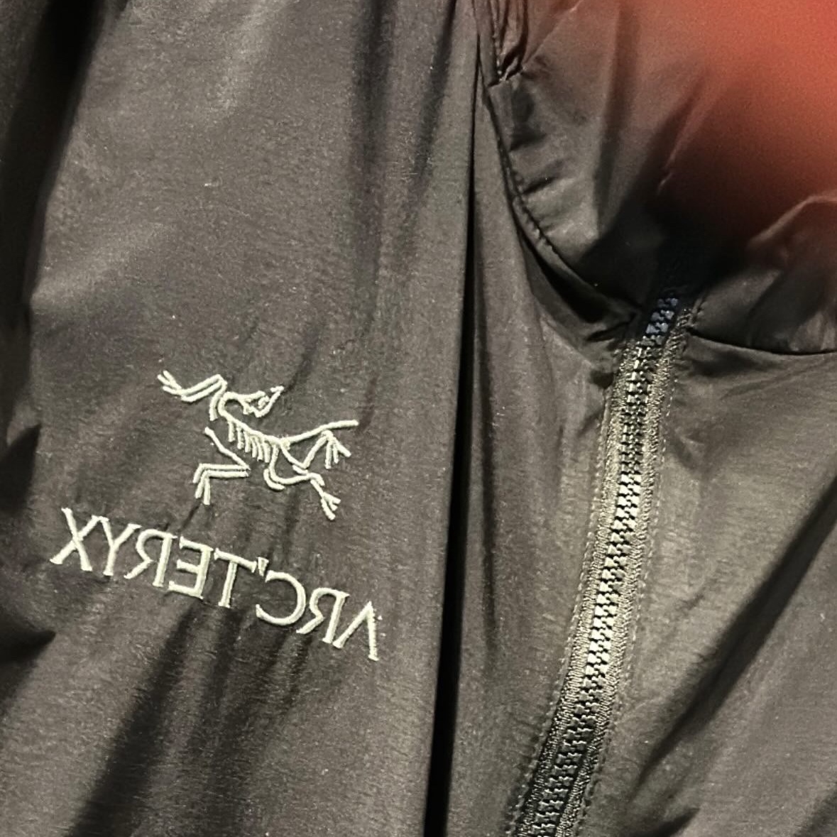 Arc'teryx Atom LT Hoody Black, Onitsuka Tiger Mexico 66 Yellow Black 착용 스타일 - 1
