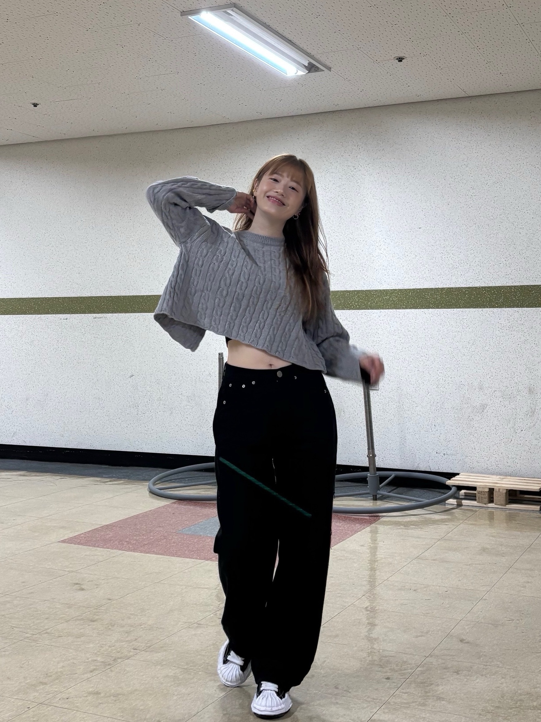 메종 미하라 야스히로 블레이키 OG 솔 캔버스 로우탑 스니커즈 블랙 화이트 착용 스타일 - 1