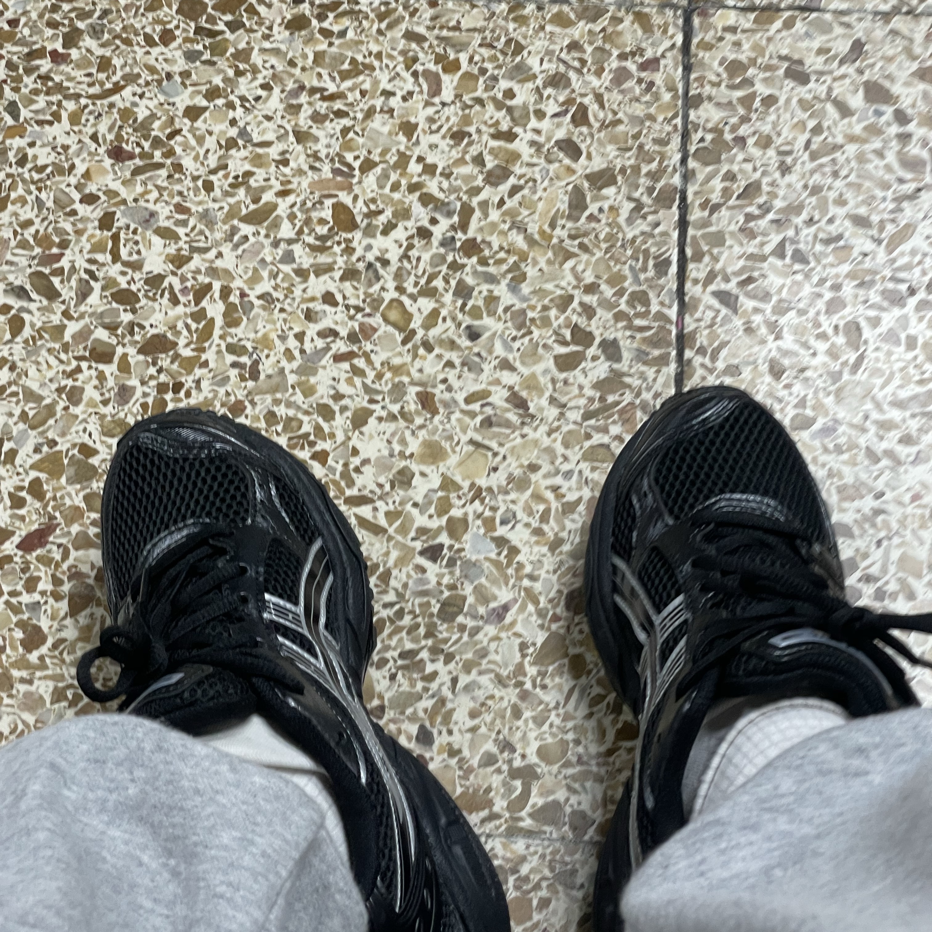 Asics Gel-Kayano 14 Black Pure Silver 착용 스타일