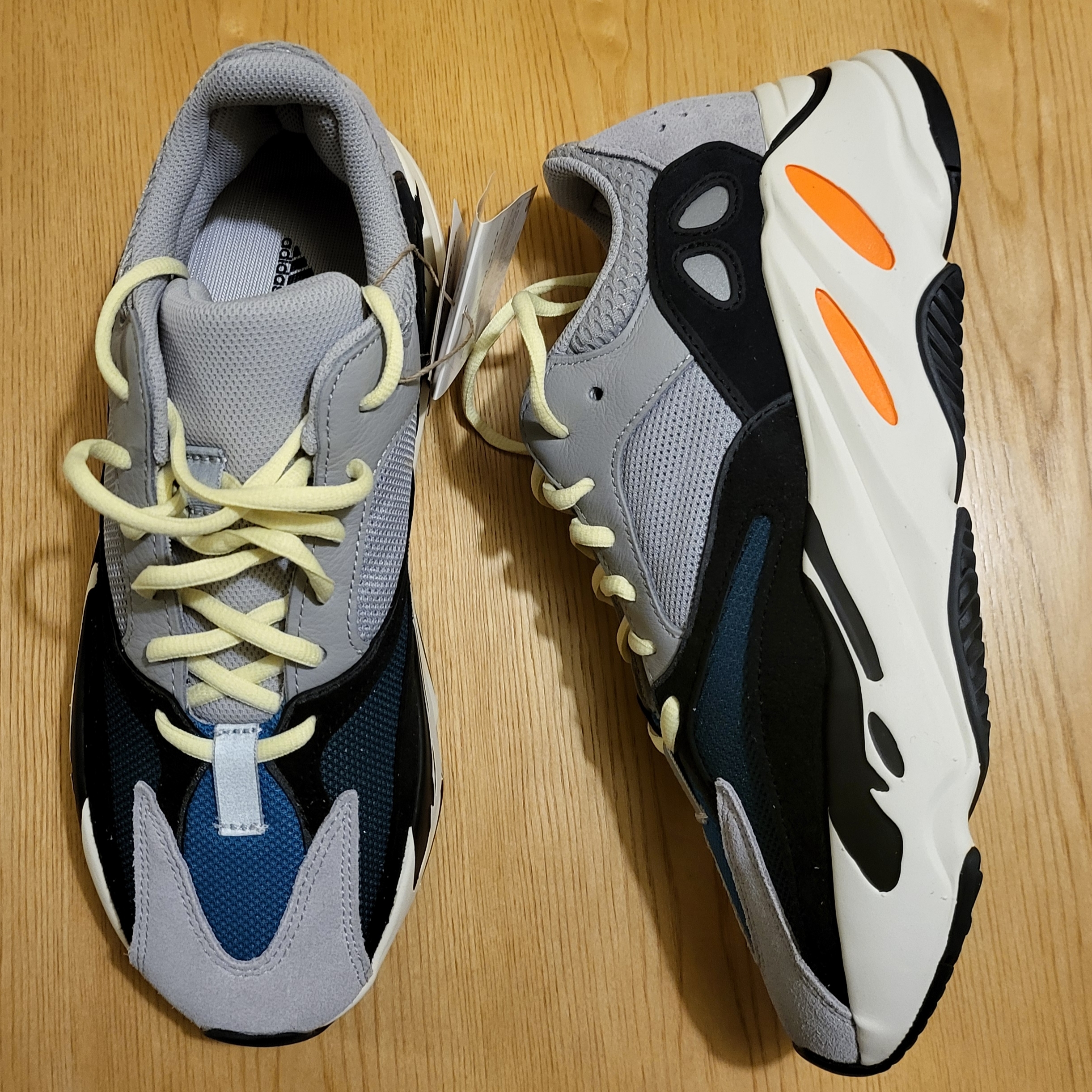 Adidas Yeezy Boost 700 Wave Runner Solid Grey 2021/2022 착용 스타일 - 1