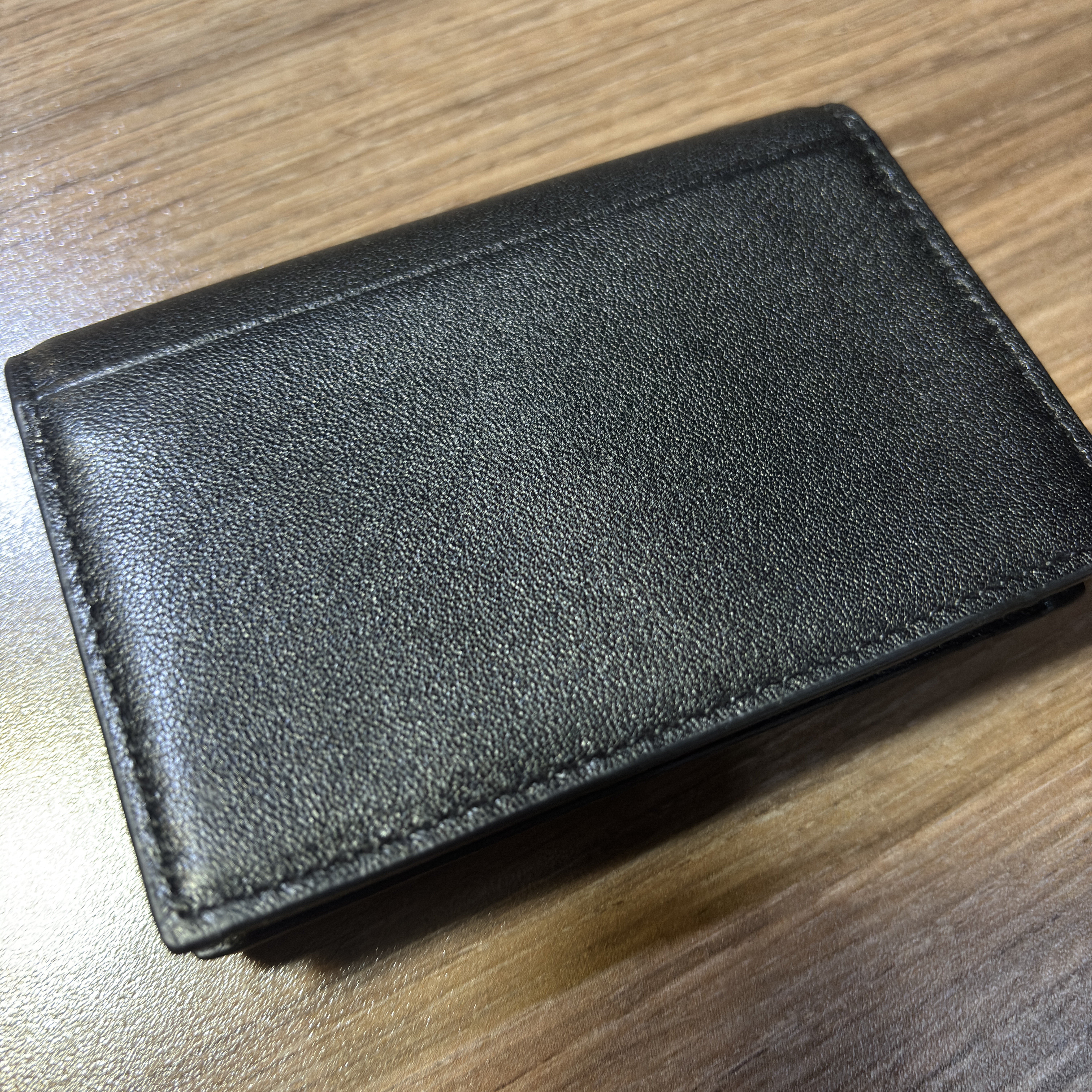 Matin Kim Slim Metal Business Wallet Black 착용 스타일 - 3