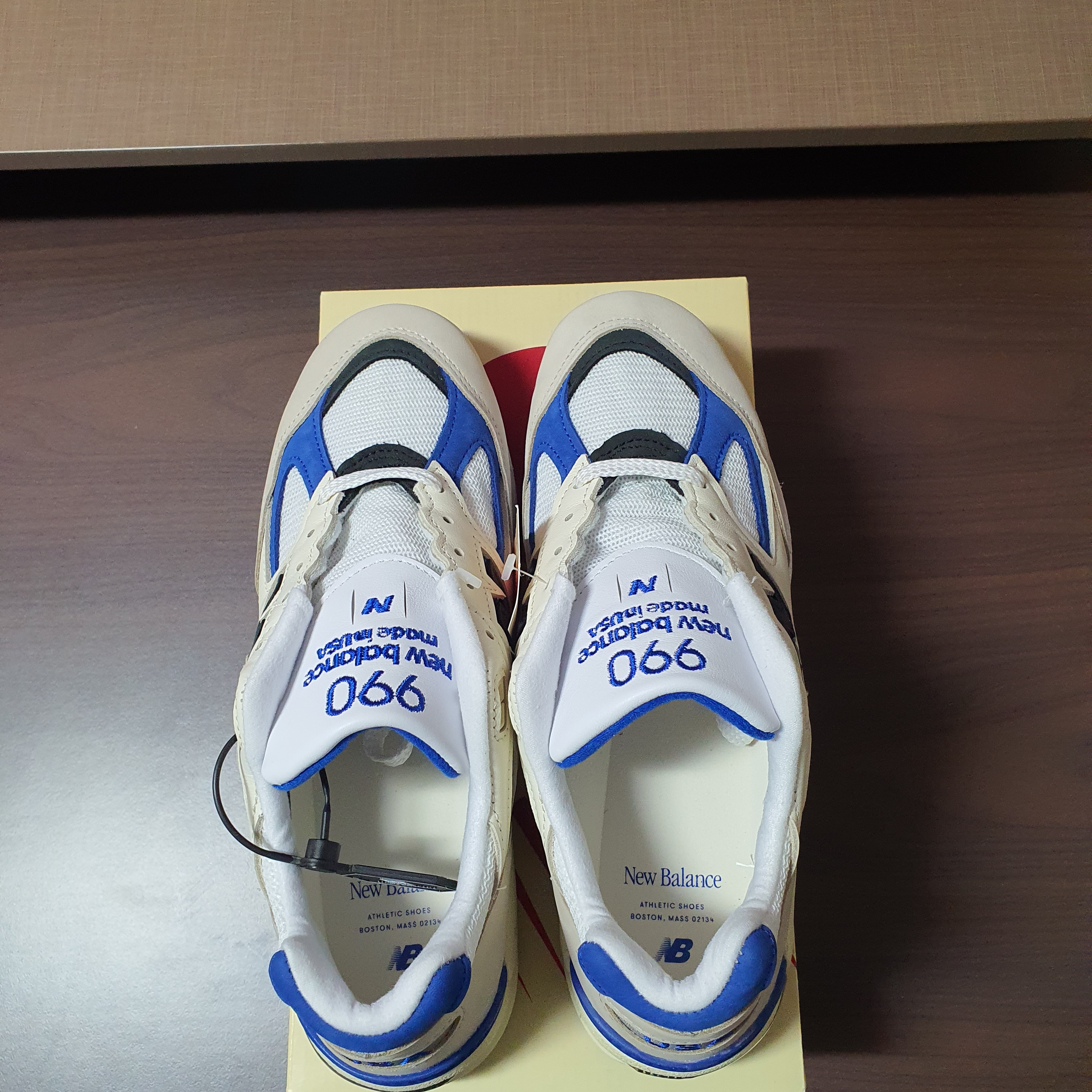 New Balance 990v2 Made in USA White Blue 착용 스타일 - 2
