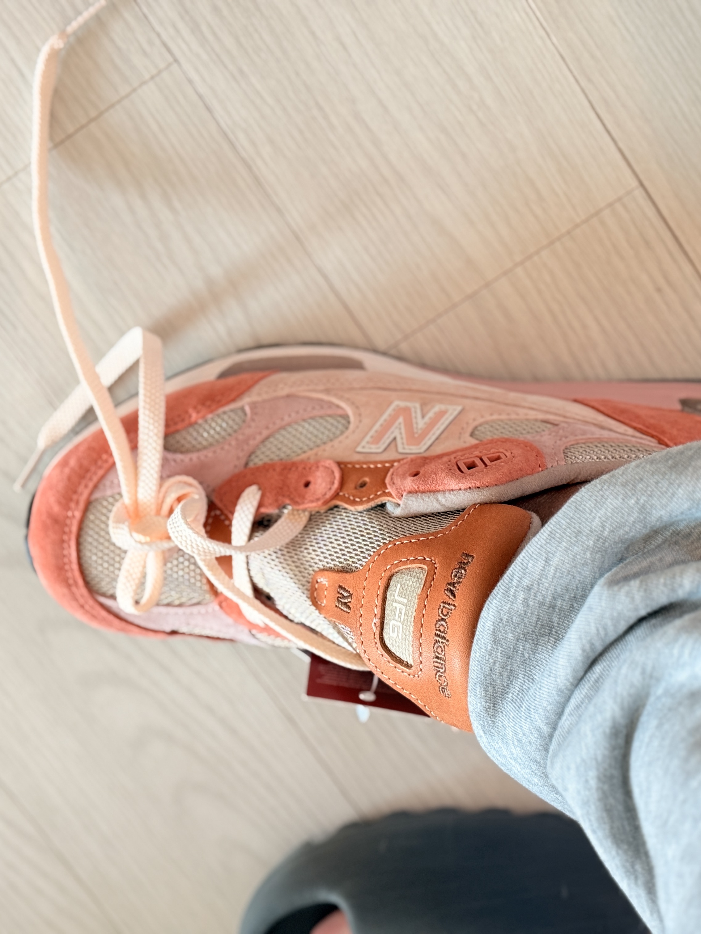 New Balance x Joe Freshgoods 992 Made in USA Aged Well, Adidas Yeezy Slide Onyx 착용 스타일 - 6