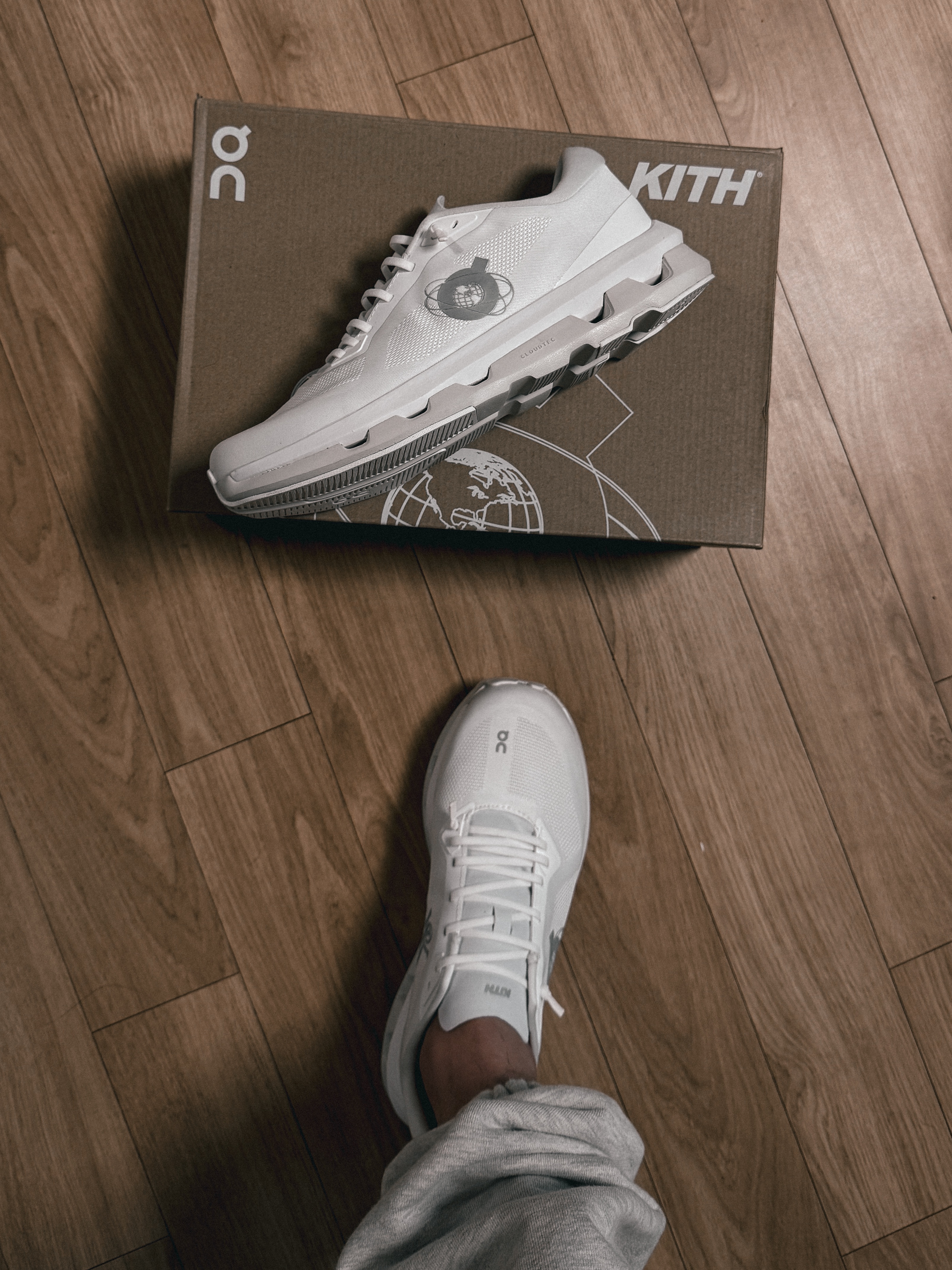 On Running x Kith Cloudzone White Ice 착용 스타일
