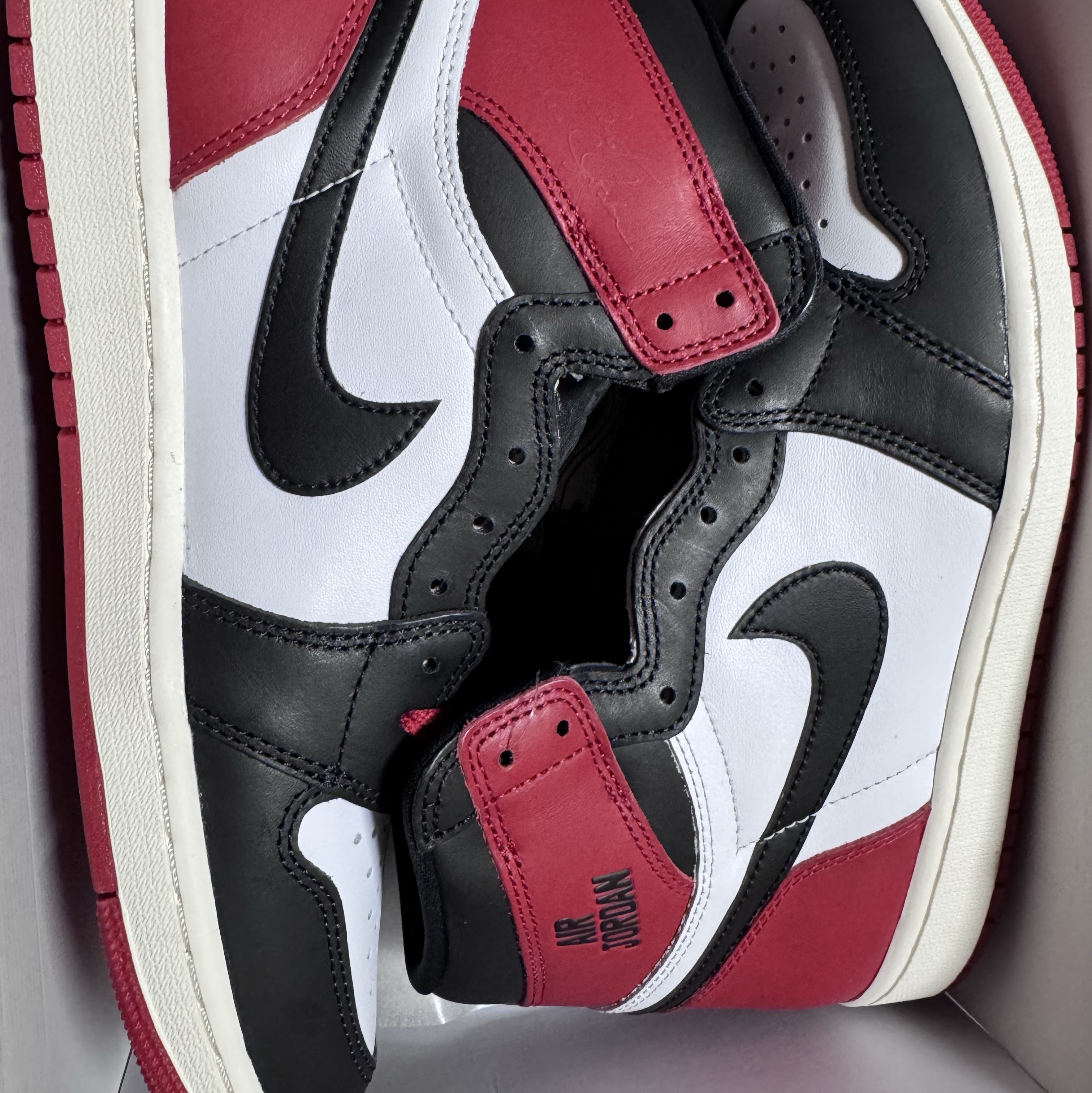 Jordan 1 Retro High OG Black Toe 착용 스타일 - 1