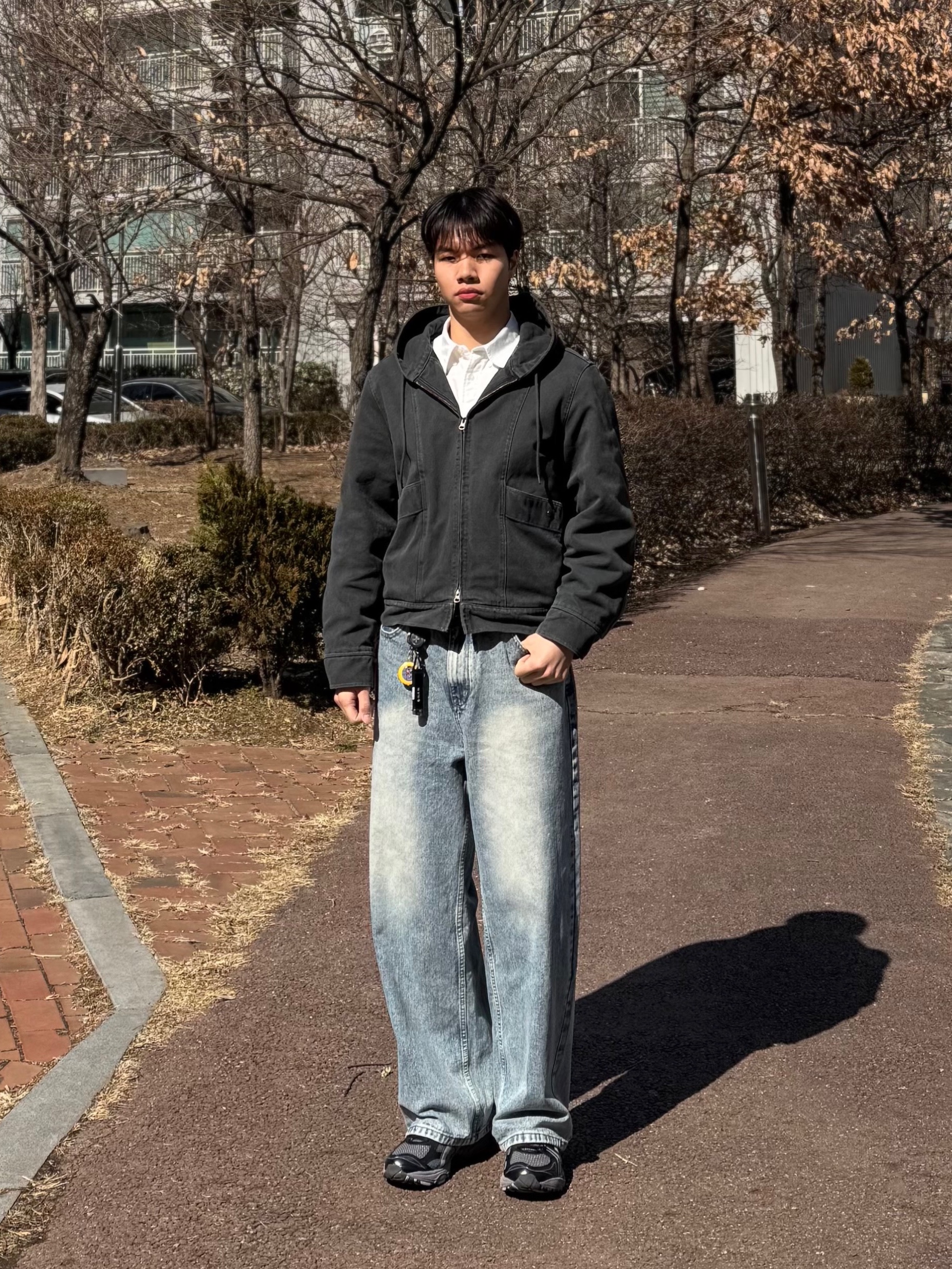 아식스 x 더뮤지엄비지터 젤 카야노 14 클레이 그레이 글레이셔 그레이 착용 스타일 - 3