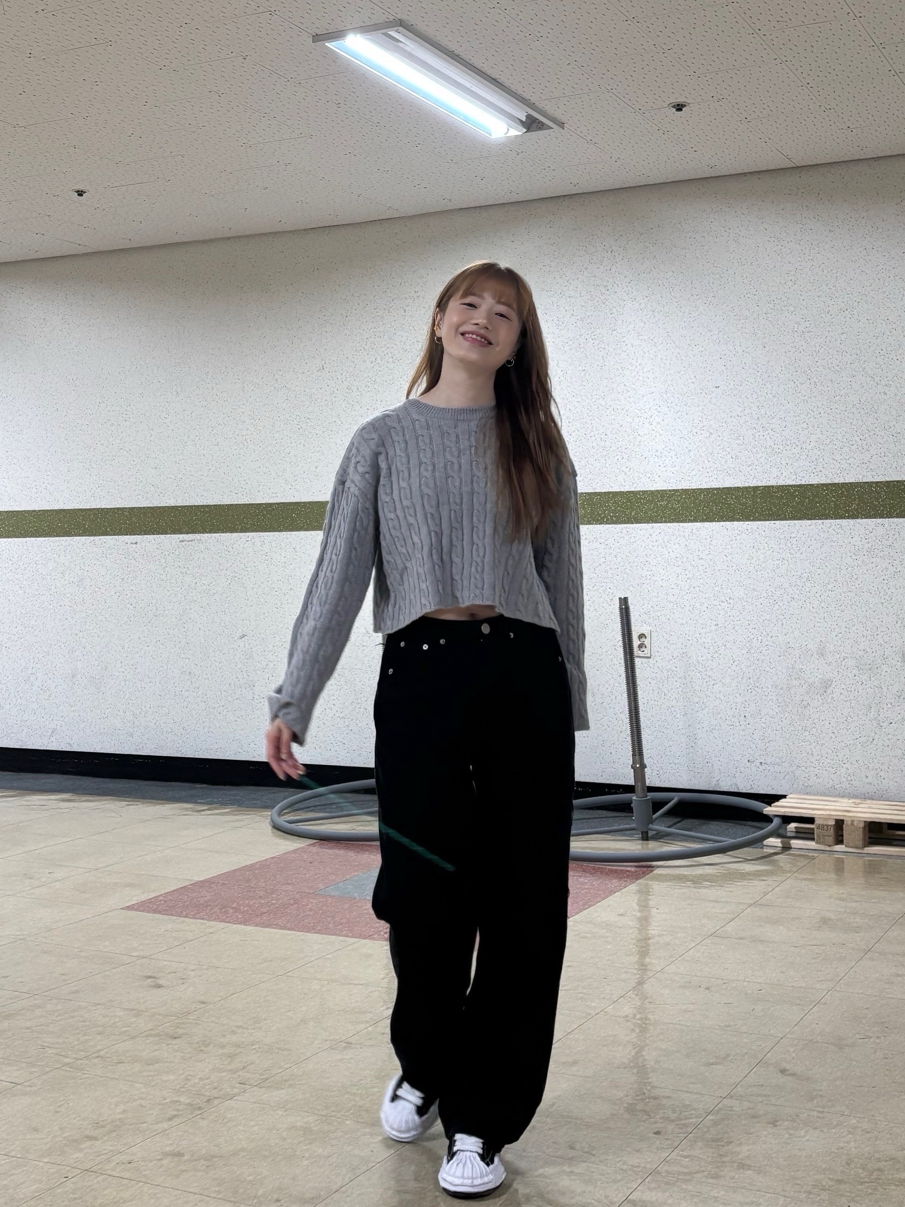 메종 미하라 야스히로 블레이키 OG 솔 캔버스 로우탑 스니커즈 블랙 화이트 착용 스타일 - 5