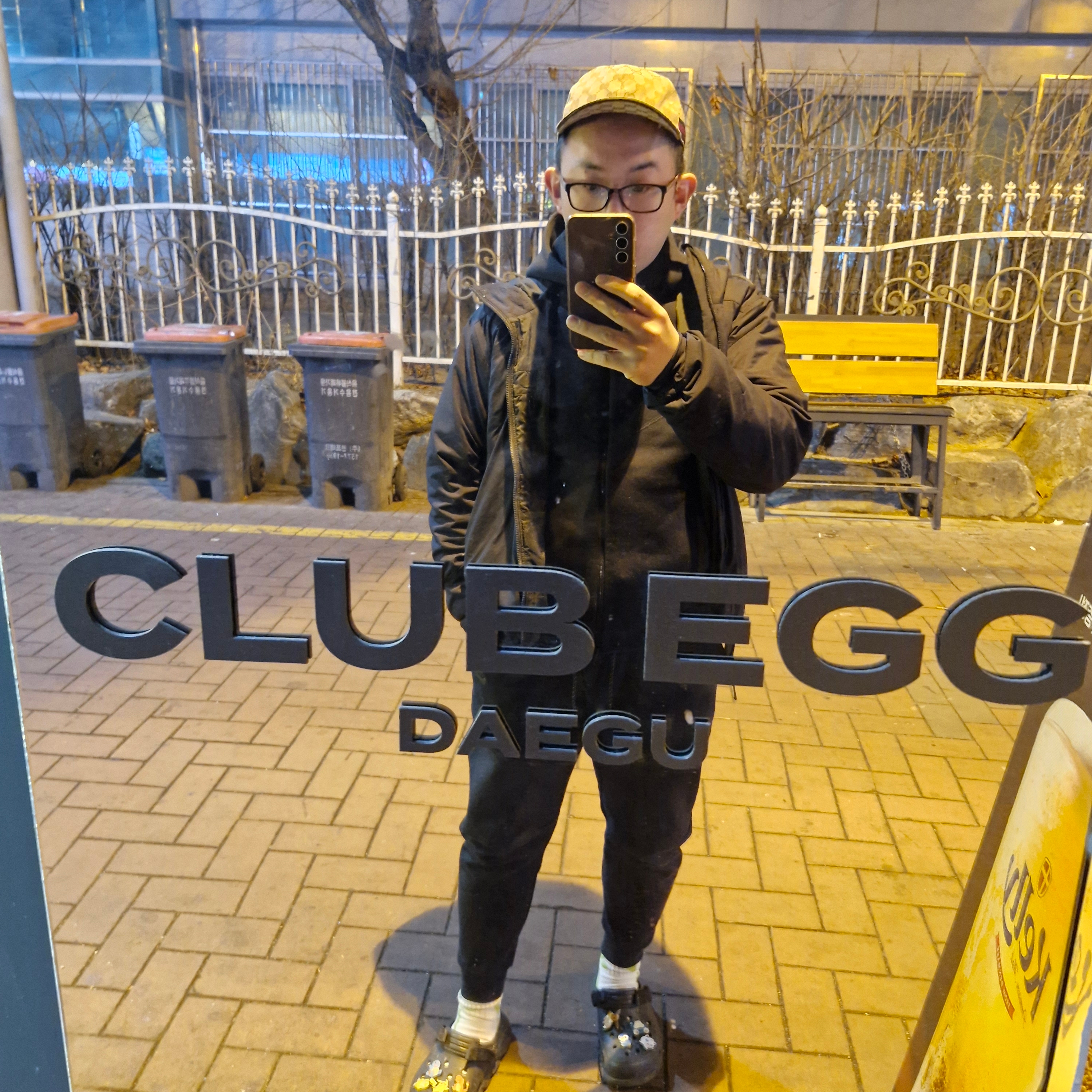 Gucci Original GG Baseball Hat with Web Beige Ebony, Arc'teryx Atom Hoody Black 착용 스타일