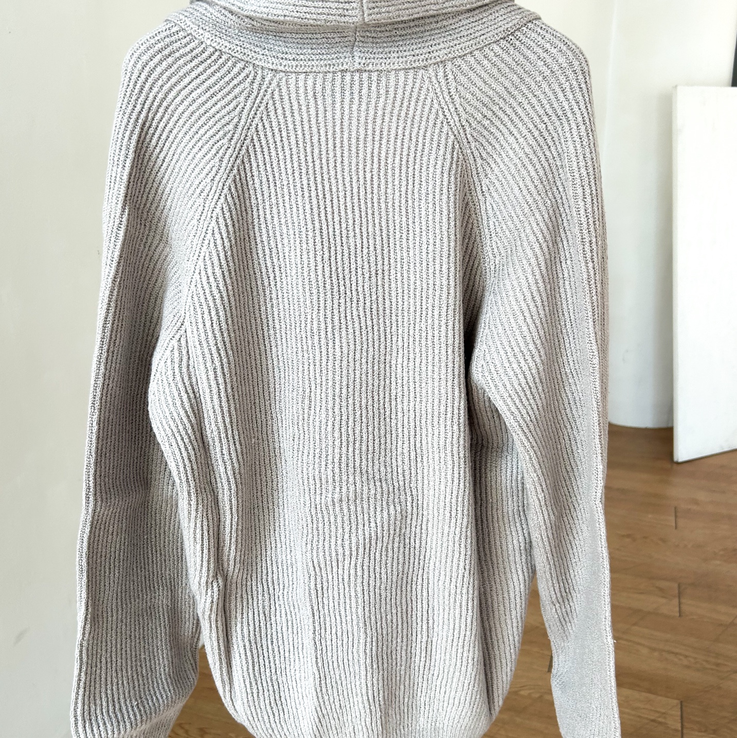 Brunello Cucinelli Malfile Cotton English Rib Cardigan with Raglan Sleeve Yuta 착용 스타일 - 4