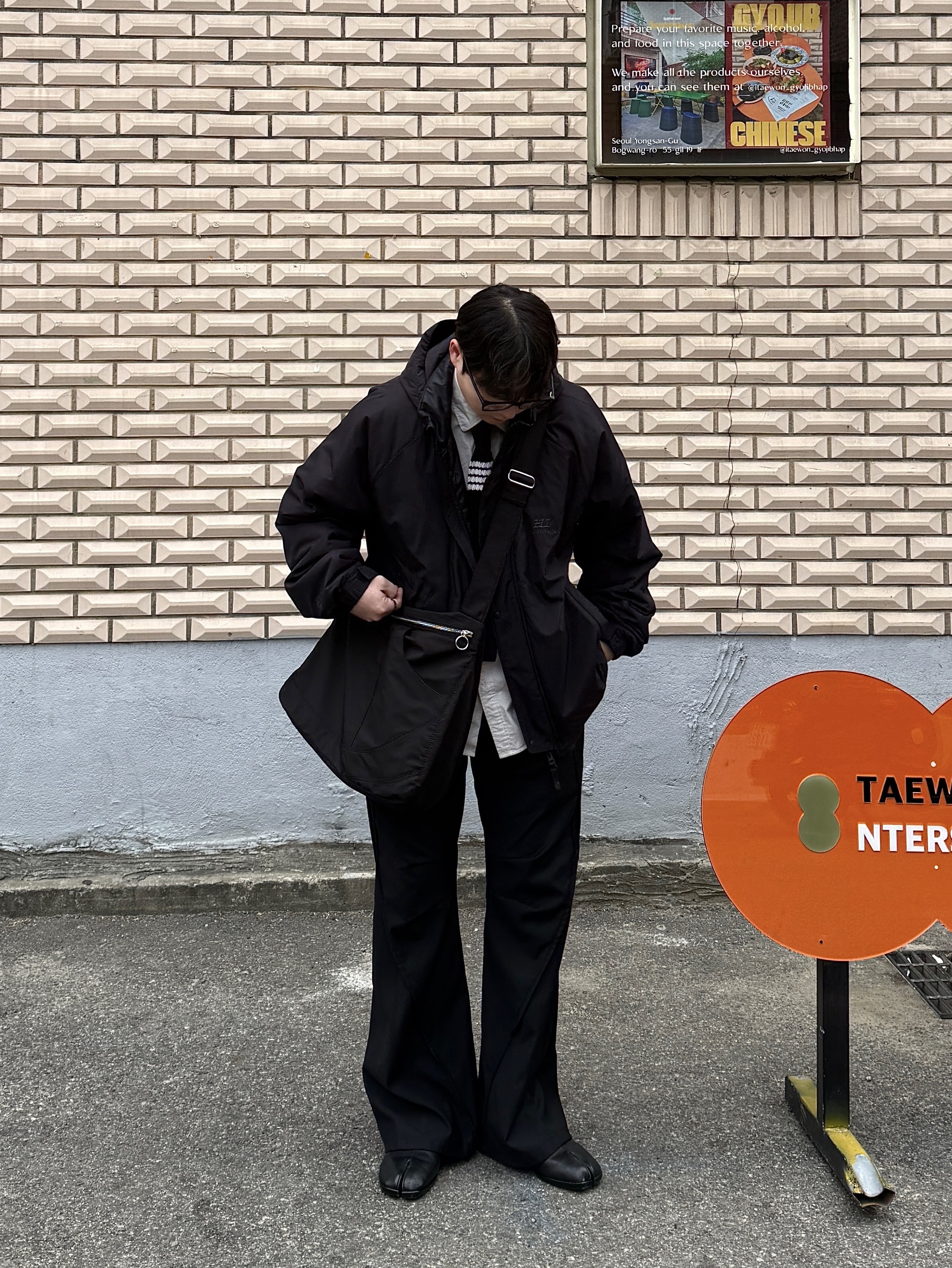 Polyteru Human Index Human Loosed Half Zip Knit Gray, Maison Margiela Slip-On Tabi Shoes Black 착용 스타일 - 4