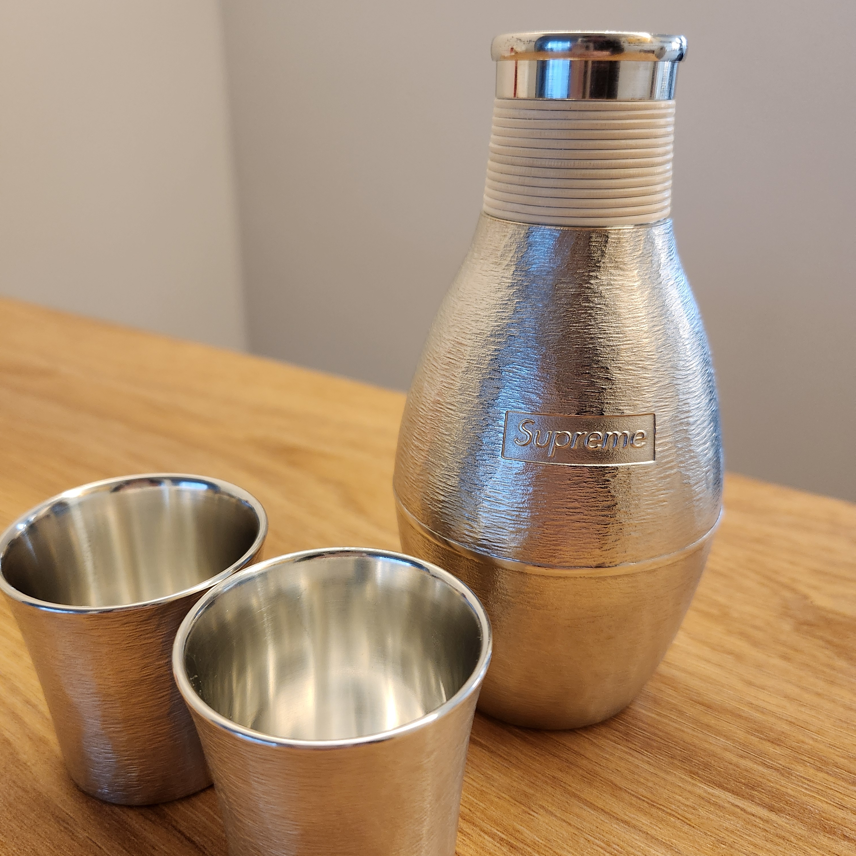 Supreme Tin Sake Set Silver - 25SS 착용 스타일 - 1