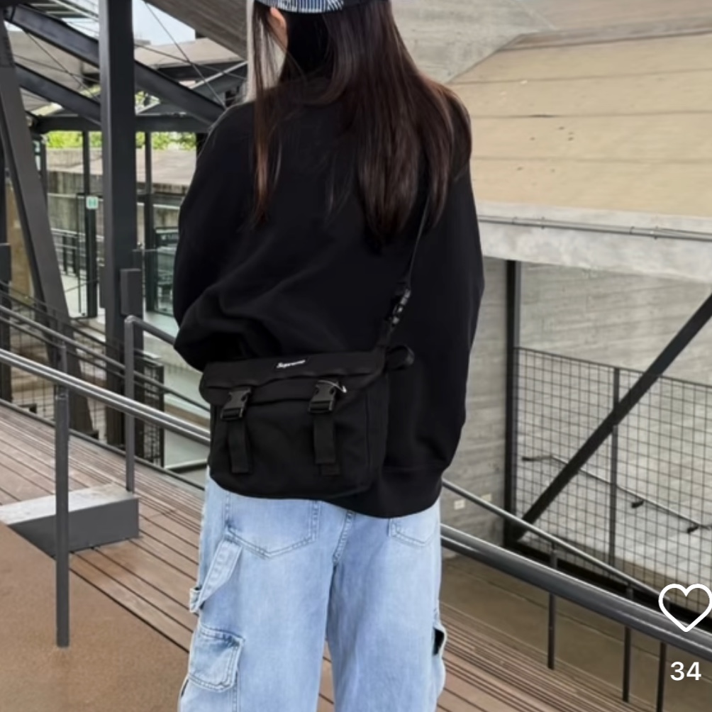 Supreme Mini Messenger Bag Black - 25SS 착용 스타일 - 3