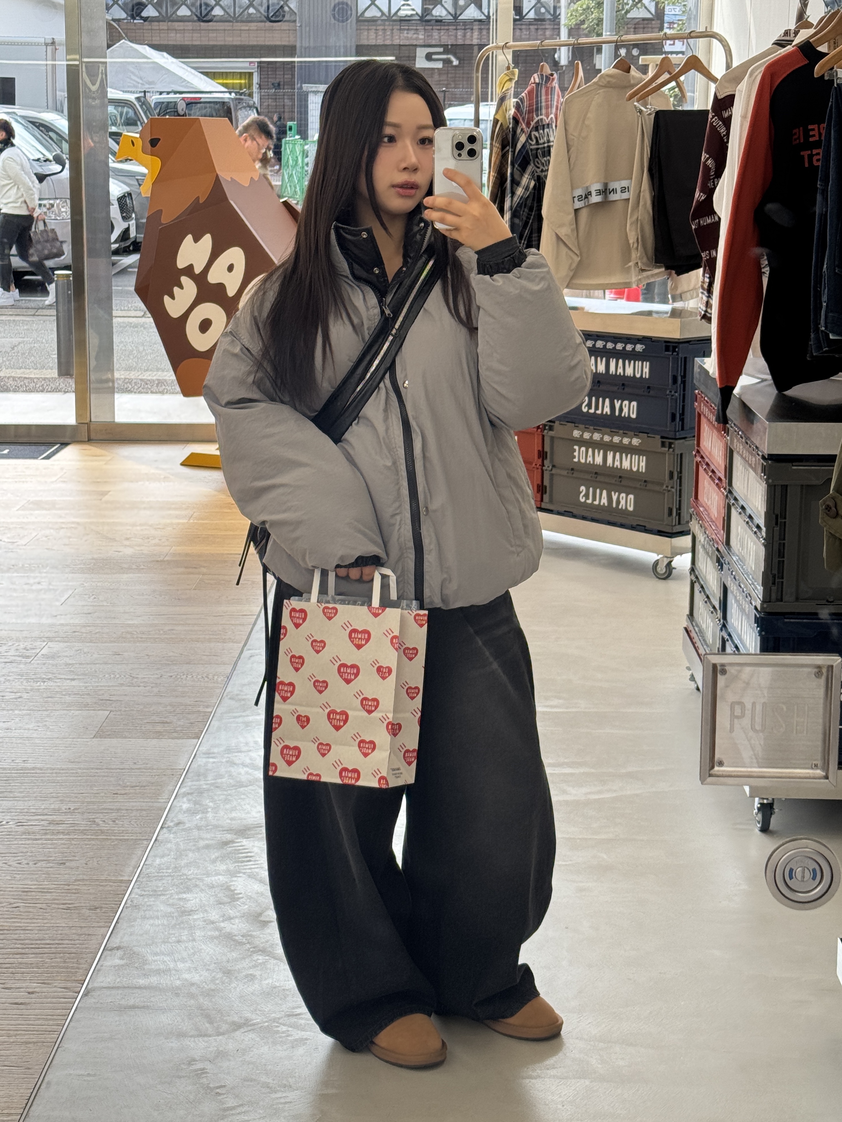 (W) UGG Classic Short II Boots Chestnut 착용 스타일 - 1