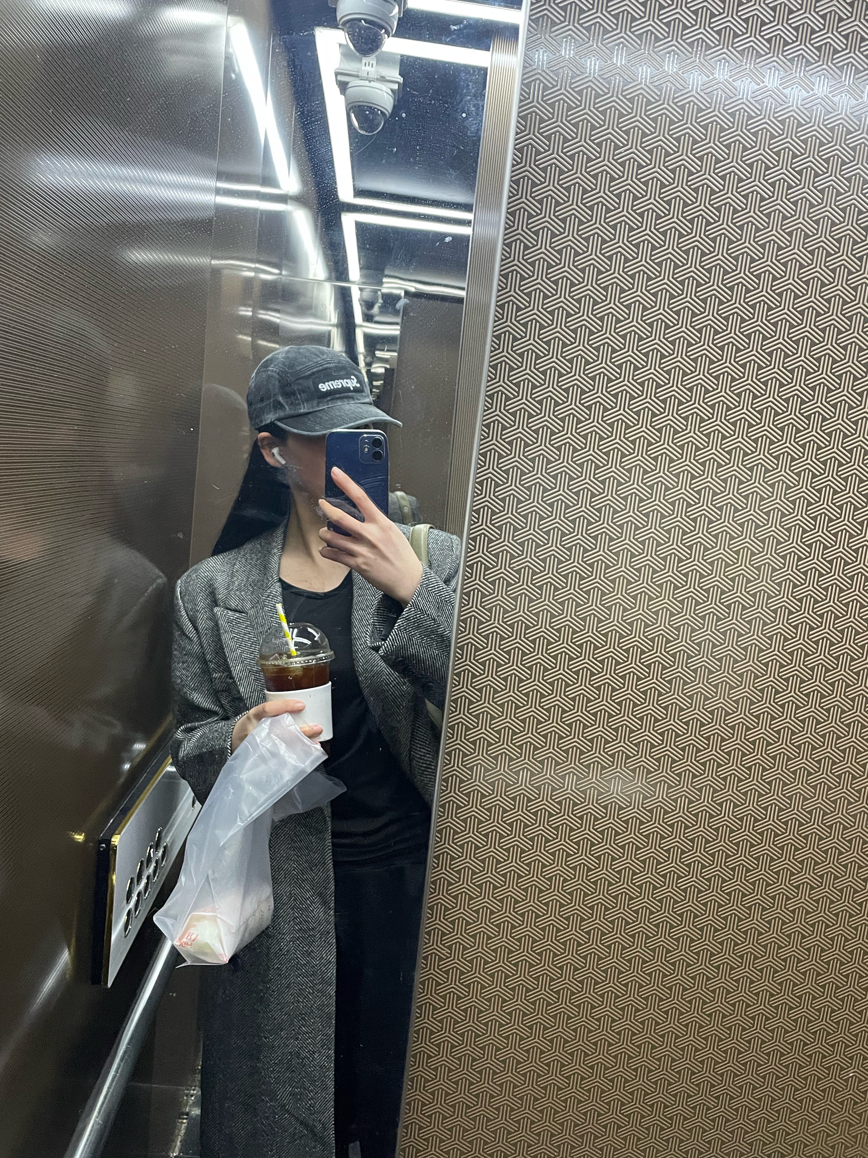 Supreme Coated Denim Camp Cap Black - 24SS, Matin Kim Madeleine Round Bag Light Khaki 착용 스타일