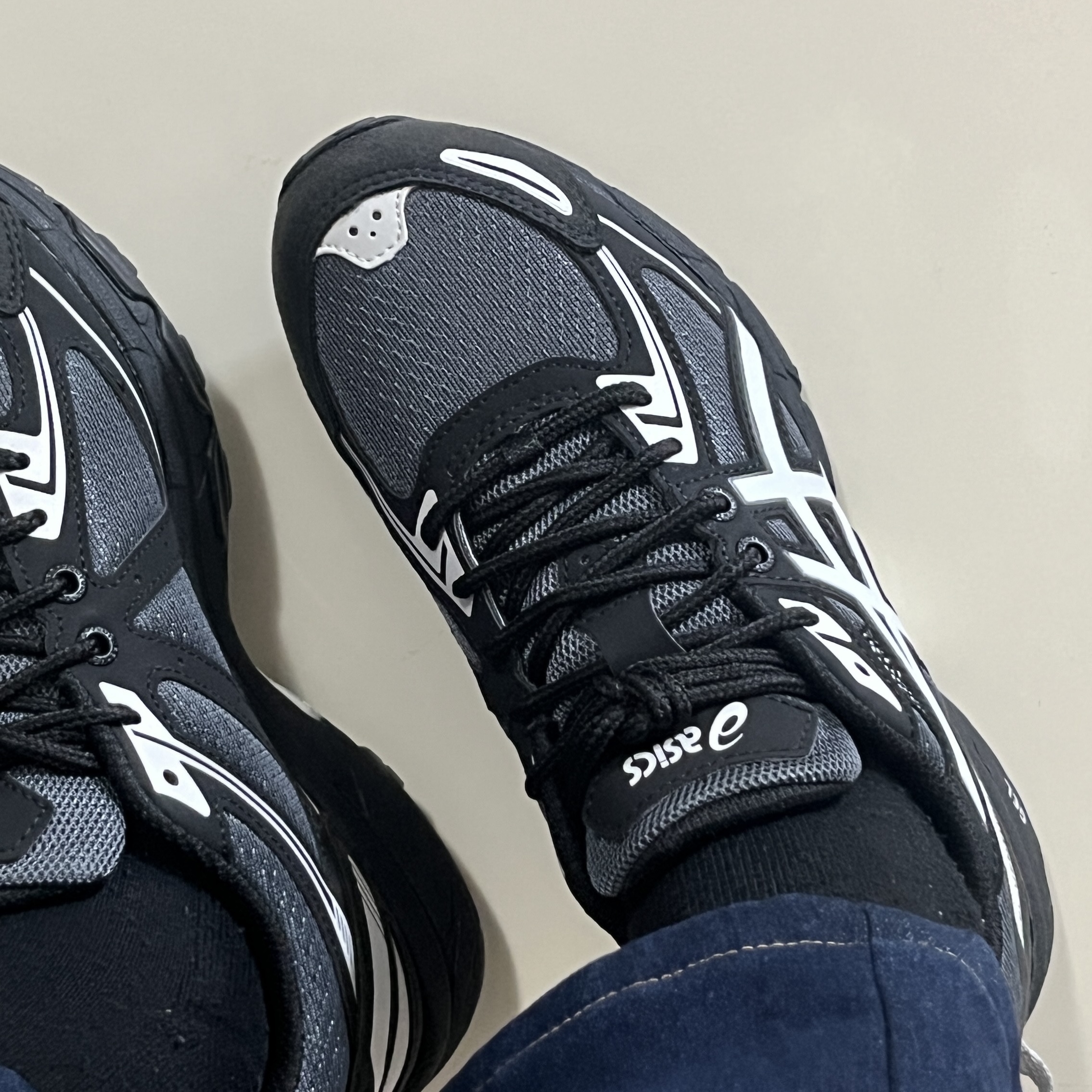 Asics Gel-Venture 6 Carrier Grey 착용 스타일