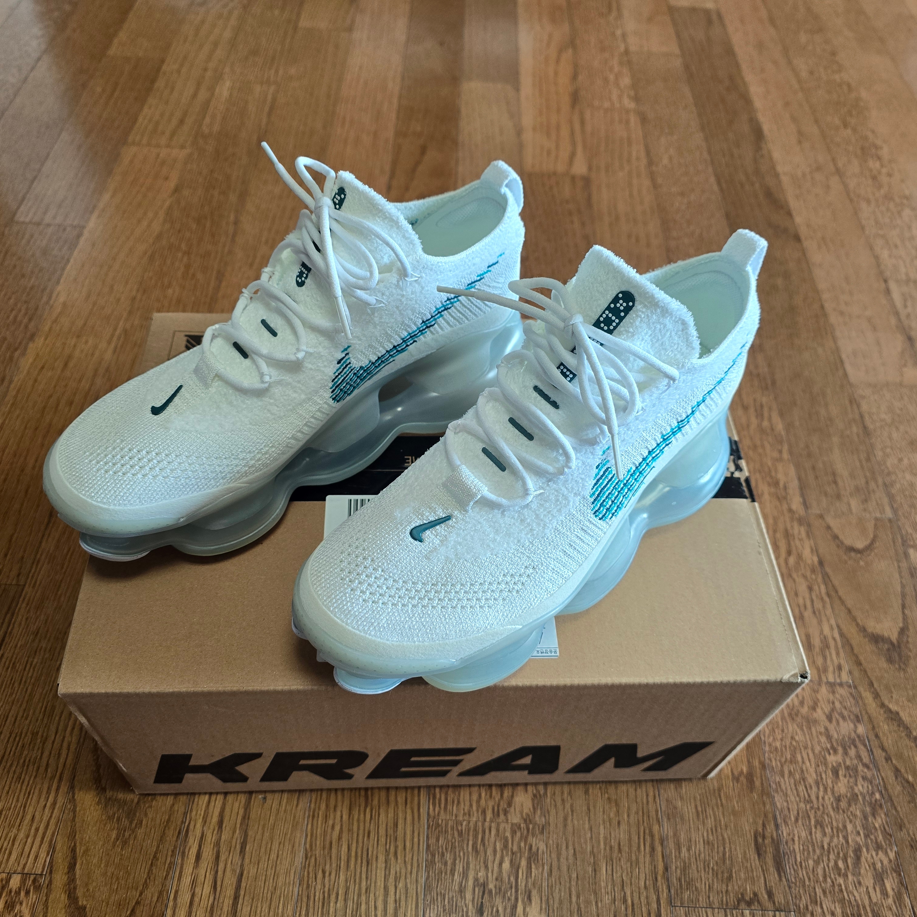 Nike Air Max Scorpion Flyknit White Geod Teal 착용 스타일 - 1