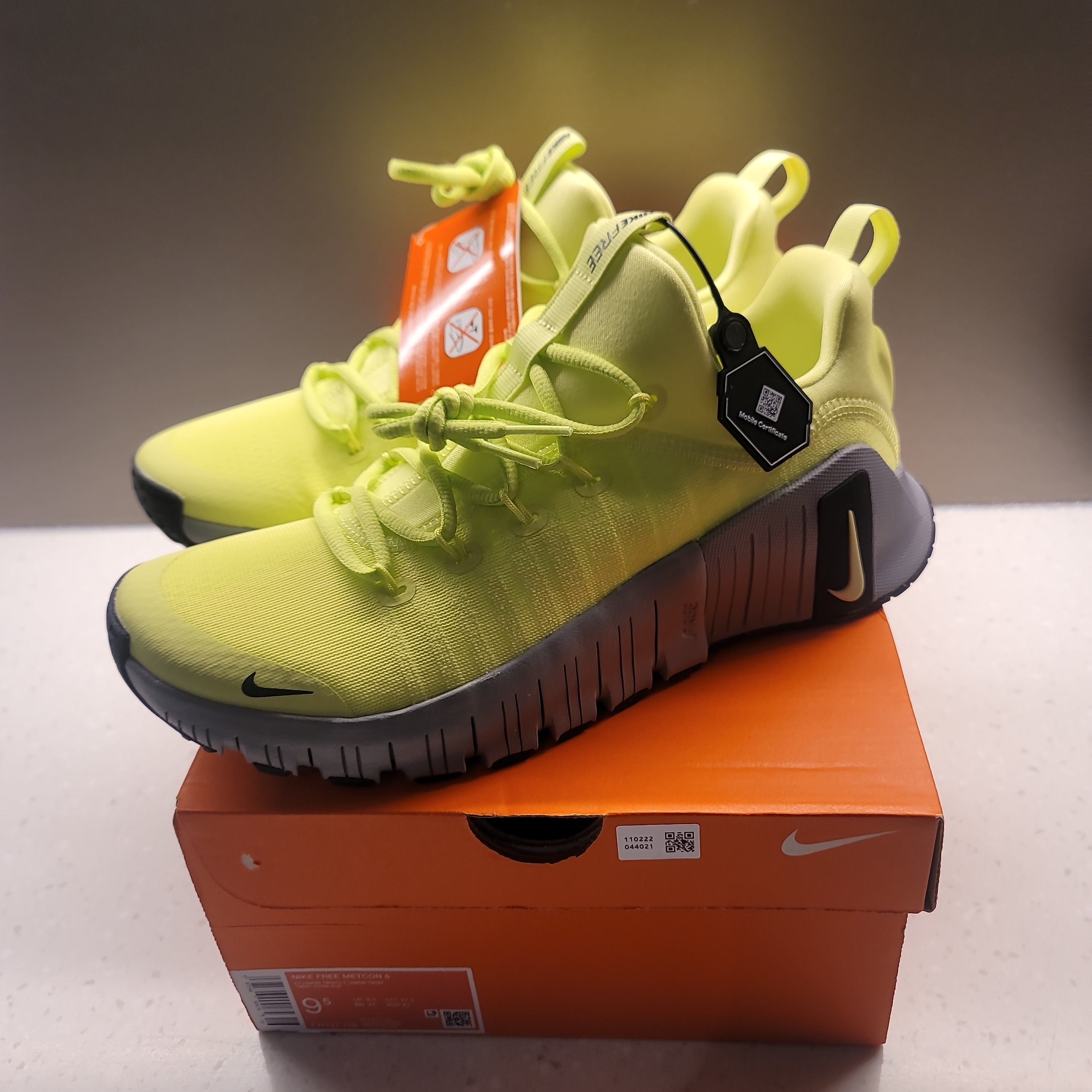 Nike Free Metcon 6 Workout Shoes Light Lemon Twist Cement Grey Black 착용 스타일