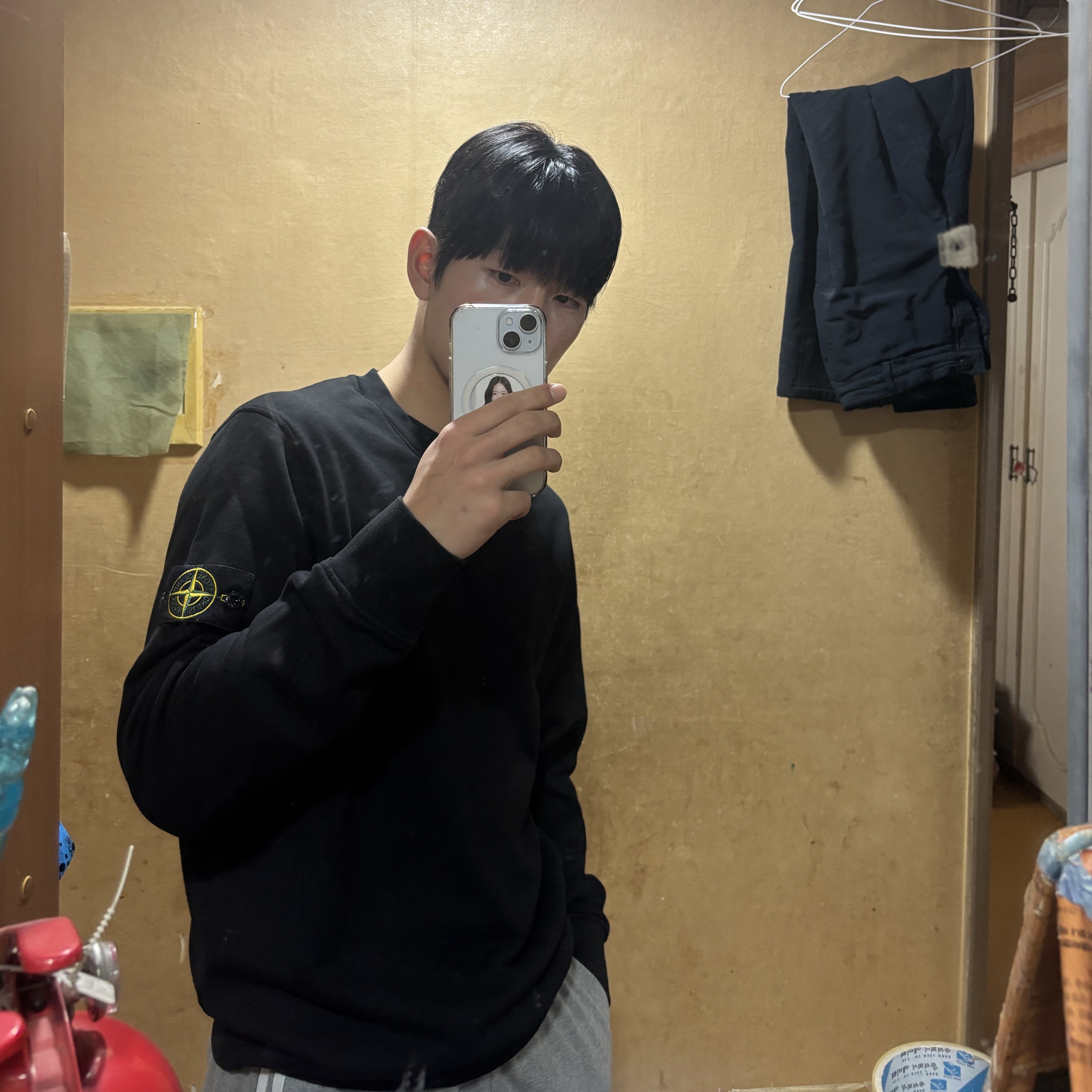 Stone Island 6100044 Organic Cotton Fleece Crewneck Sweatshirt with Ribbed Details Black - 25SS 착용 스타일 - 2