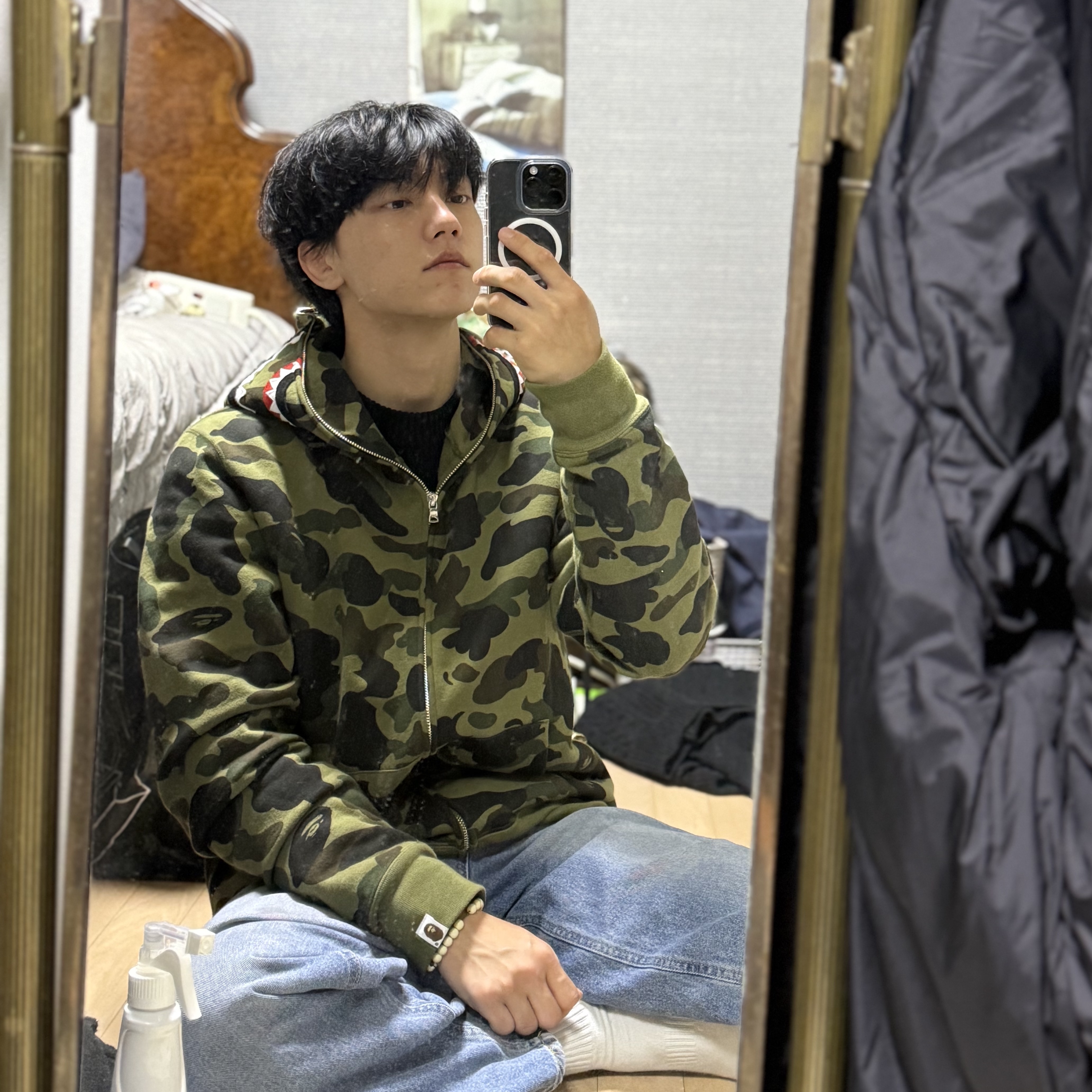 BAPE 1st Camo Shark Full Zip Hoodie Army Green 착용 스타일