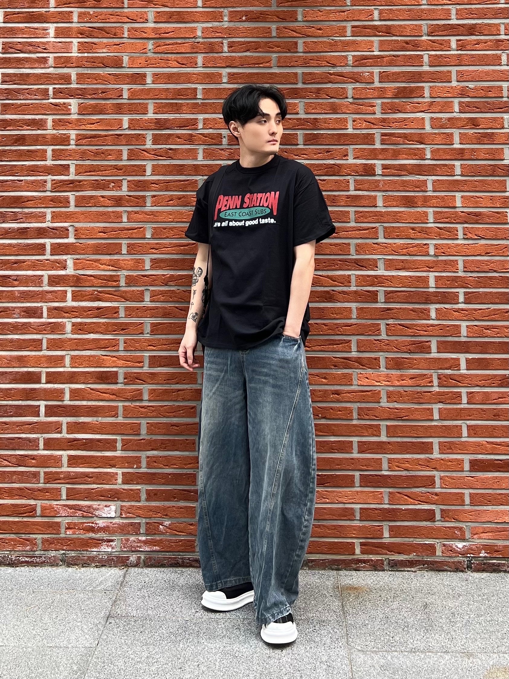 Gildan X American Collection PENN STATION T-Shirt Black 착용 스타일 - 2