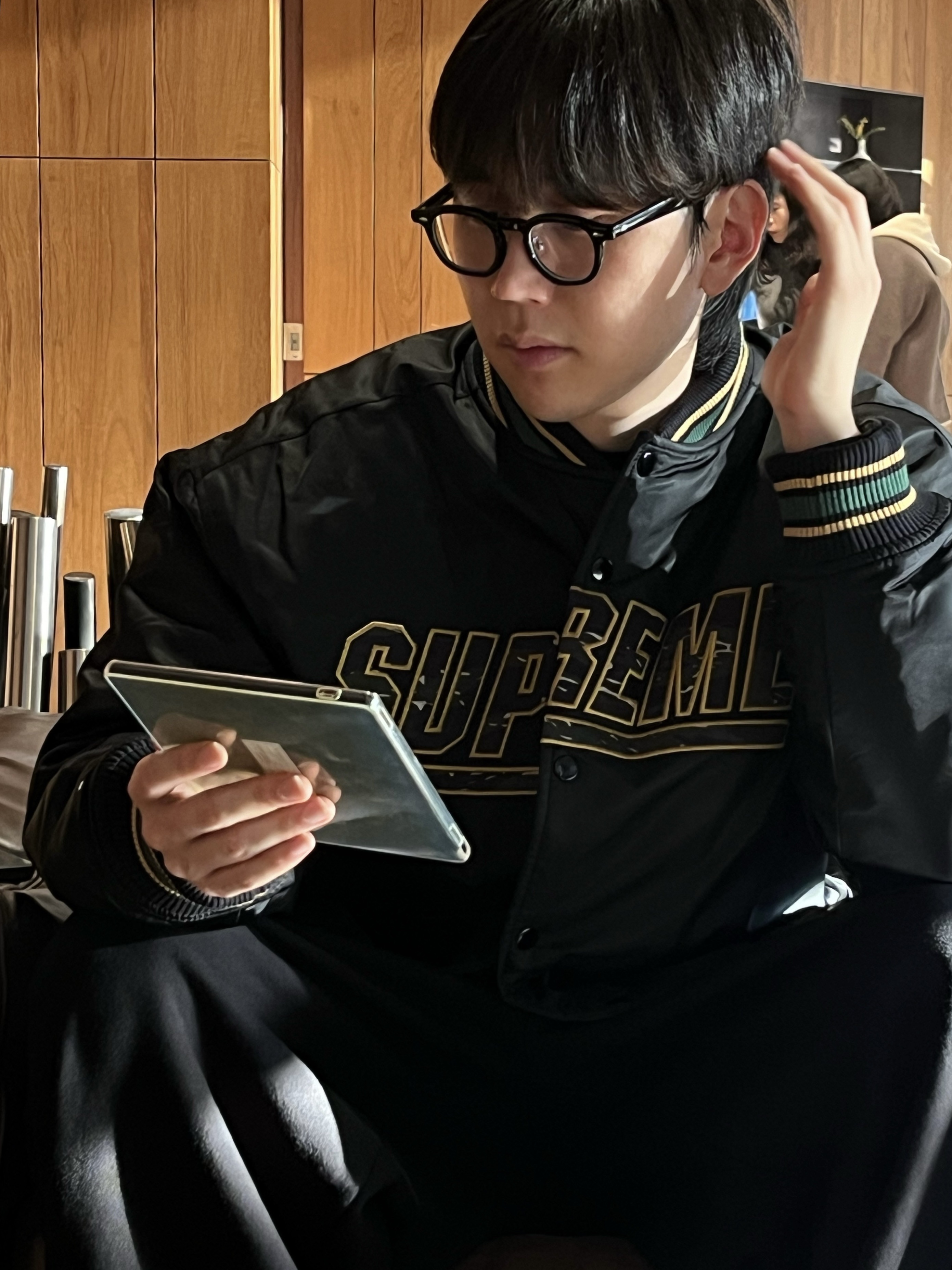 Supreme Mitchell & Ness Camo Logo Varsity Jacket Black - 25SS 착용 스타일