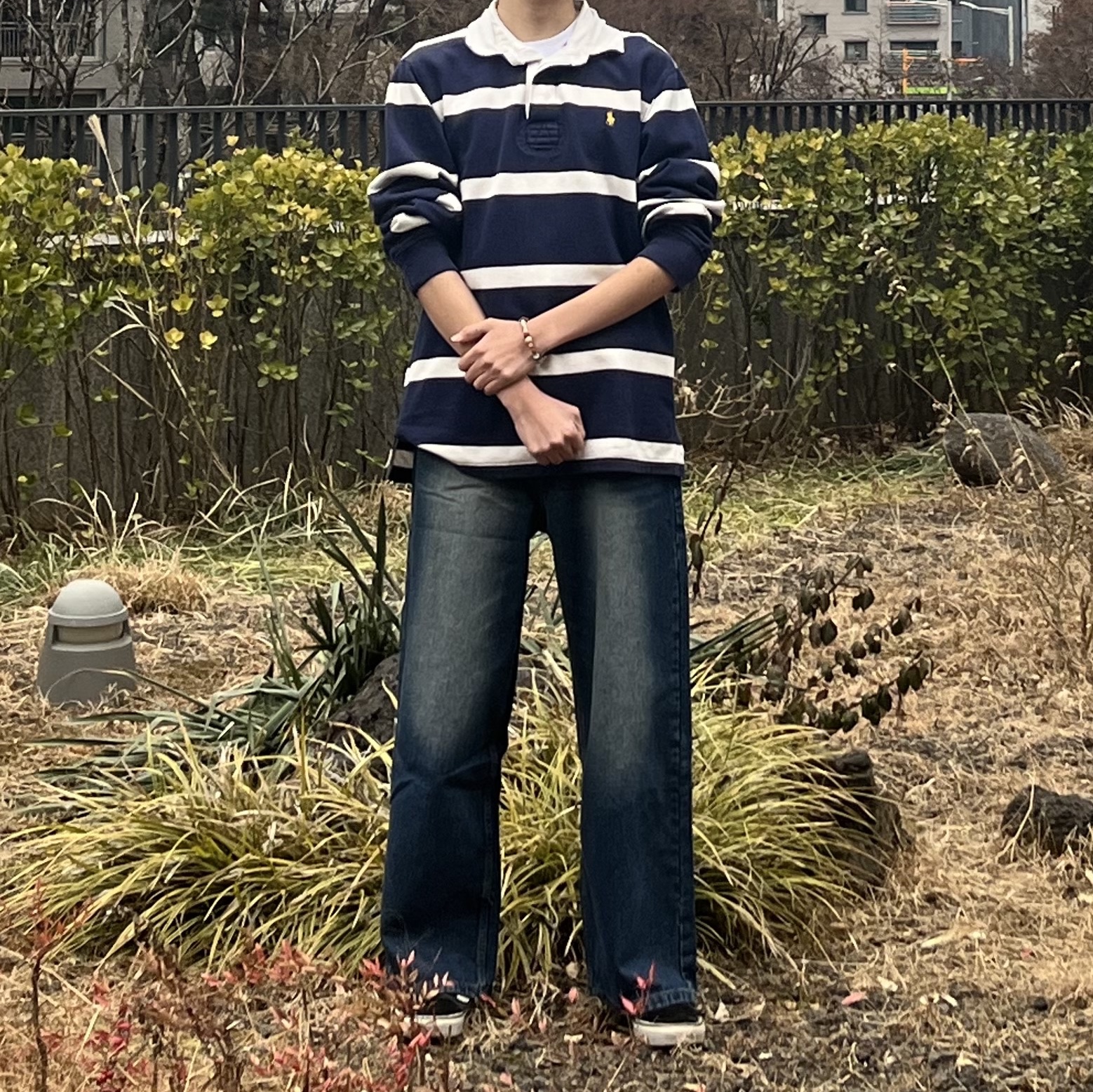 [15% 적립] [KREAM 단독] 폴로 랄프 로렌 포 크림 롱 슬리브 럭비 저지 블루, 반스 올드스쿨 플랫폼 블랙 화이트 착용 스타일 - 1