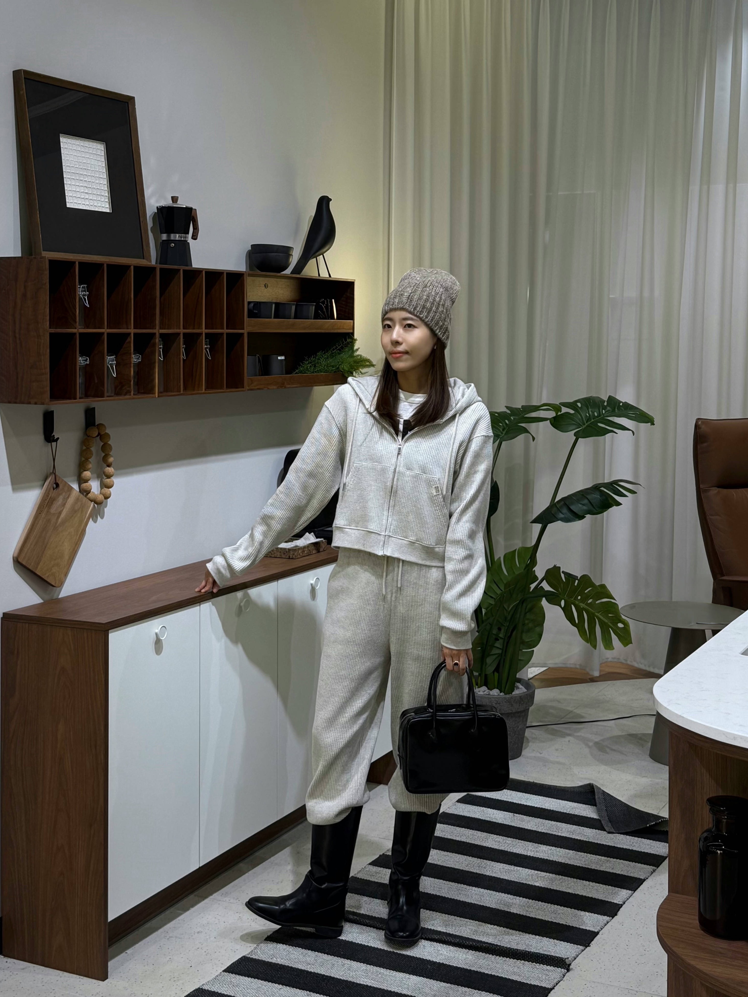 Maison Margiela Botanical Dye Beanie Dark Grey 착용 스타일 - 2