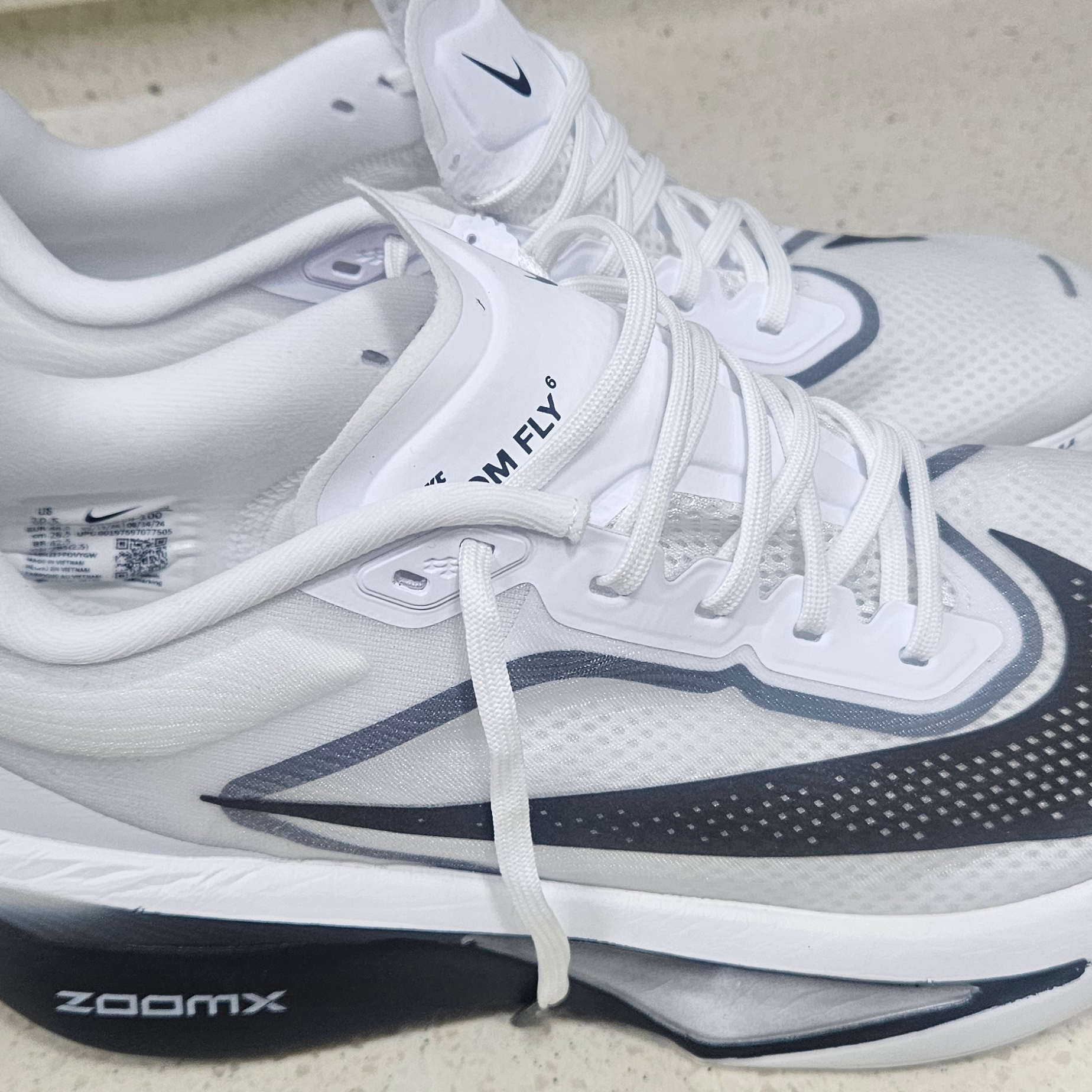 Nike Zoom Fly 6 Black Light Smoke Grey, Nike Zoom Fly 6 White Smoke Grey 착용 스타일 - 2