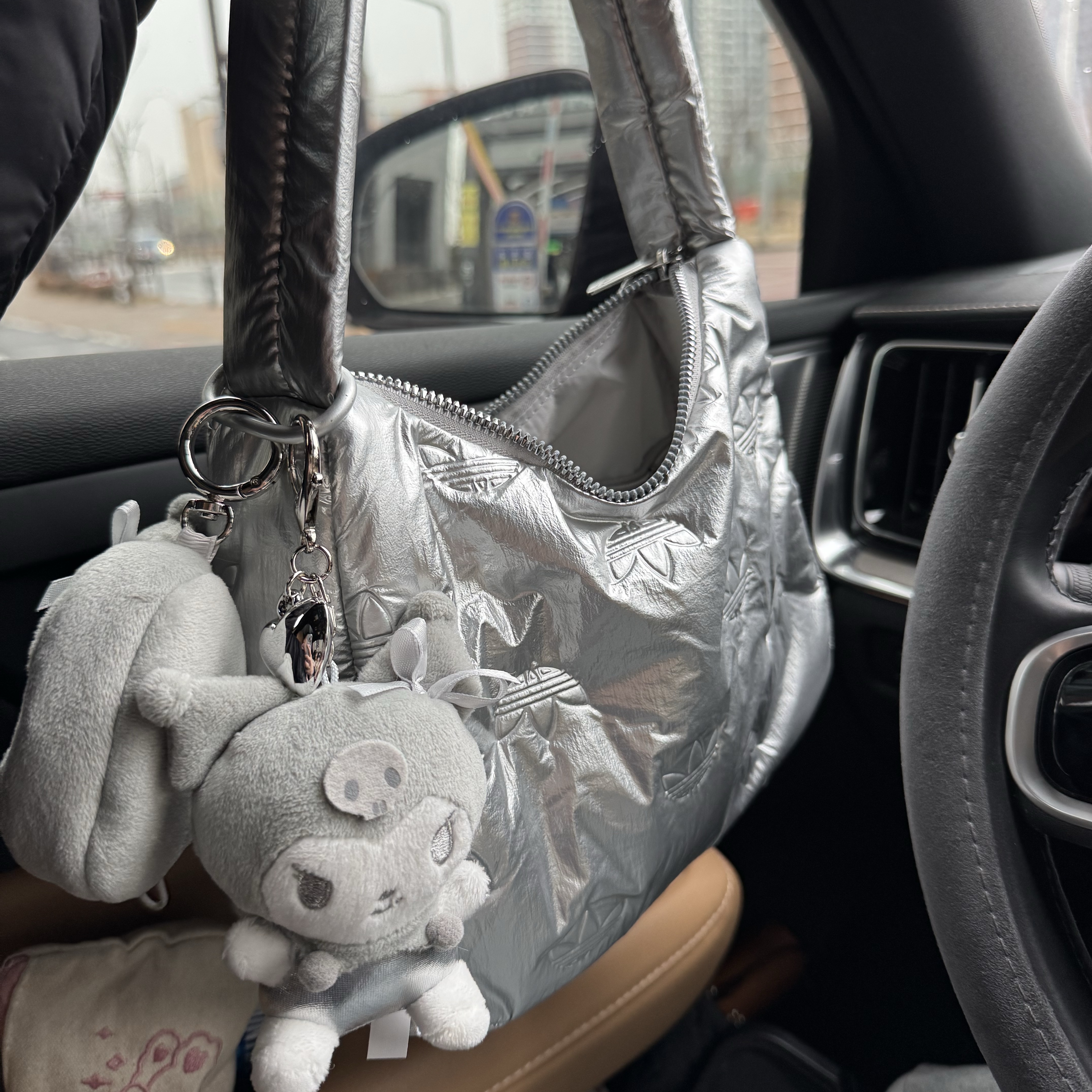 Adidas Puffy Satin Mini Shoulder Bag Silver Metallic 착용 스타일